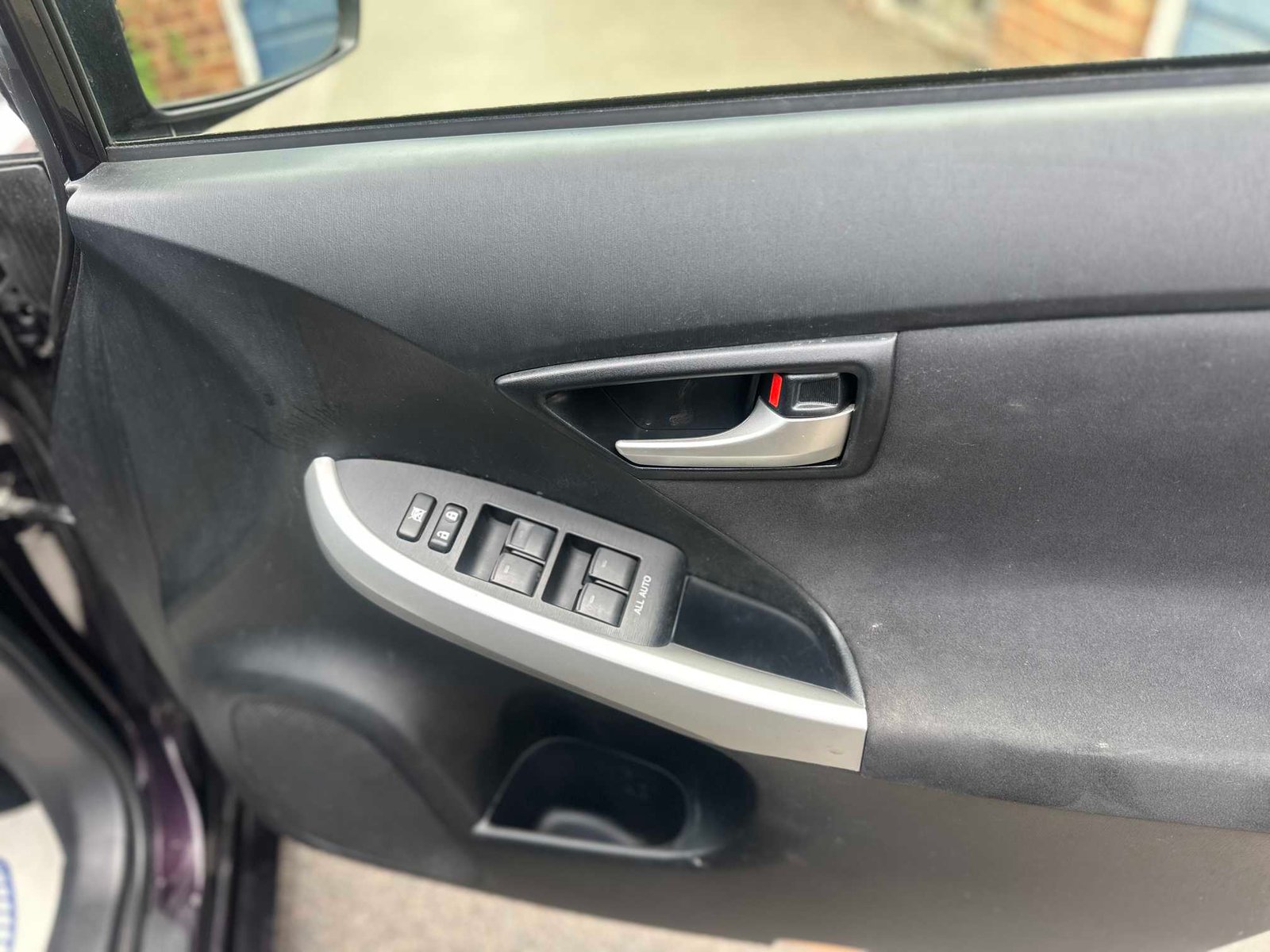 
Toyota Prius 2015 full									