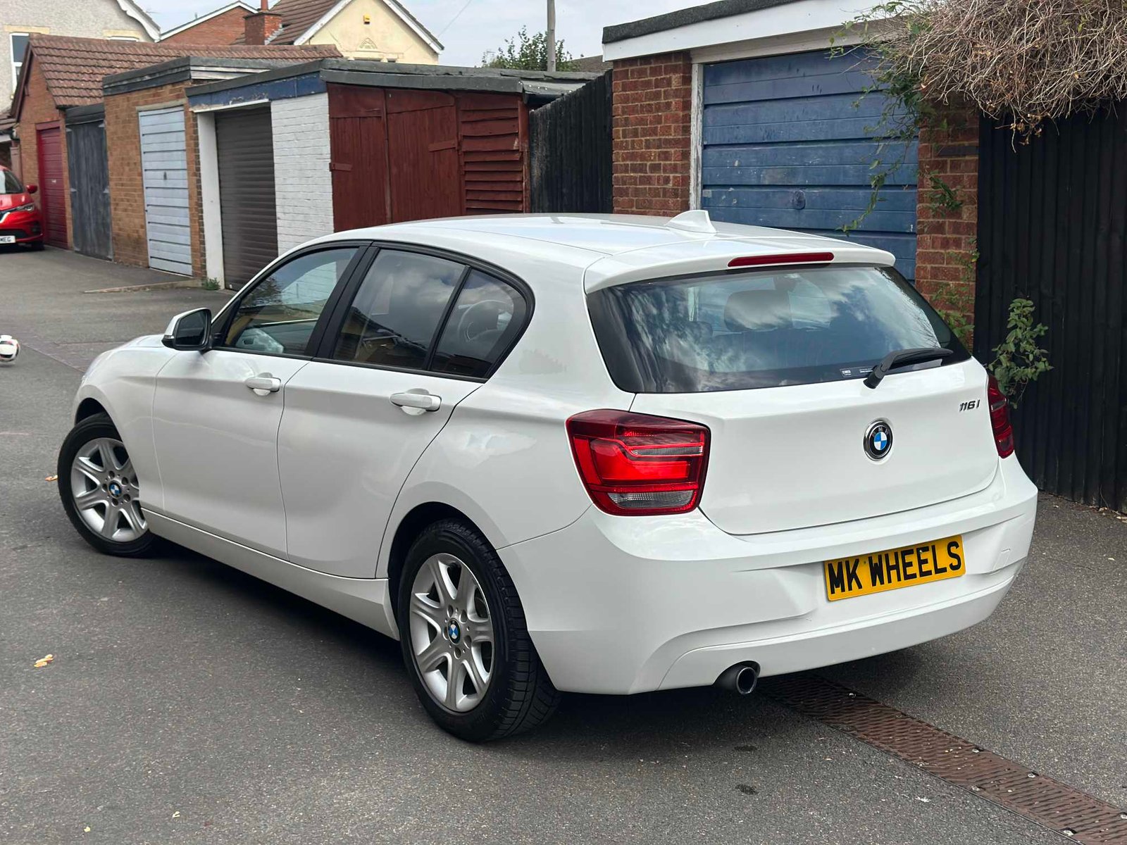 
BMW 1 Series 2012 White full									