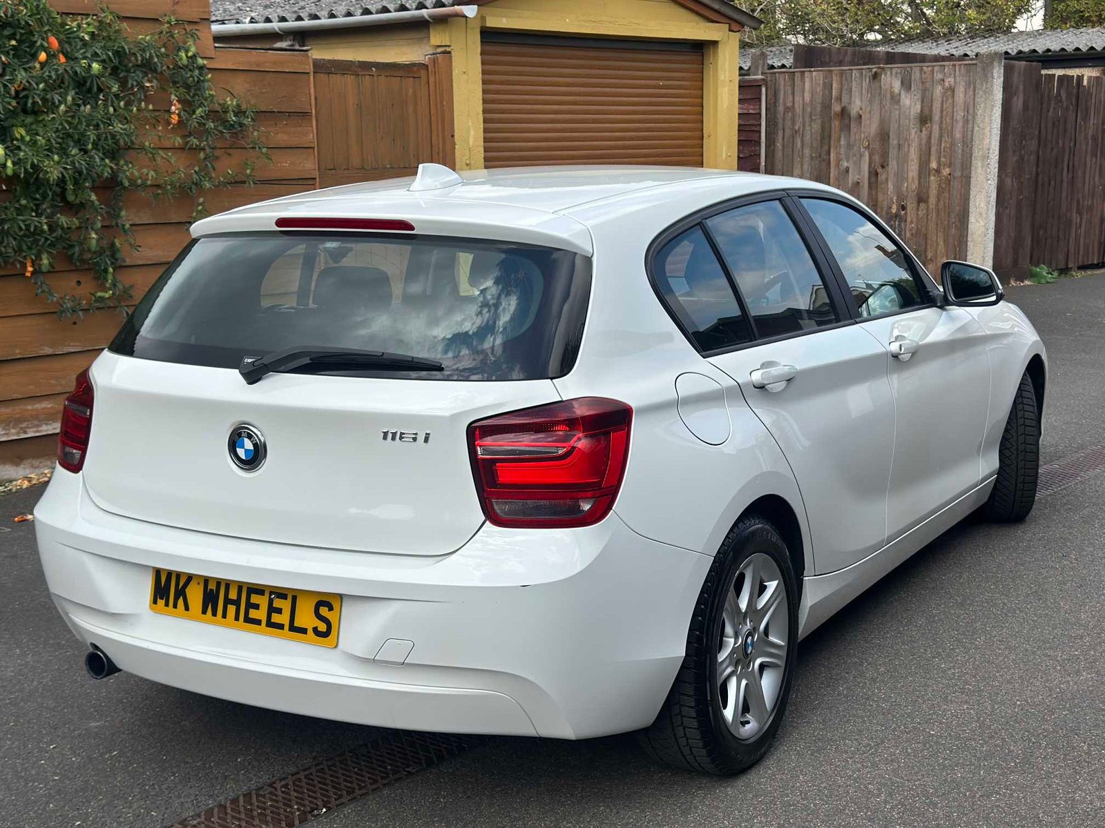 
BMW 1 Series 2012 White full									