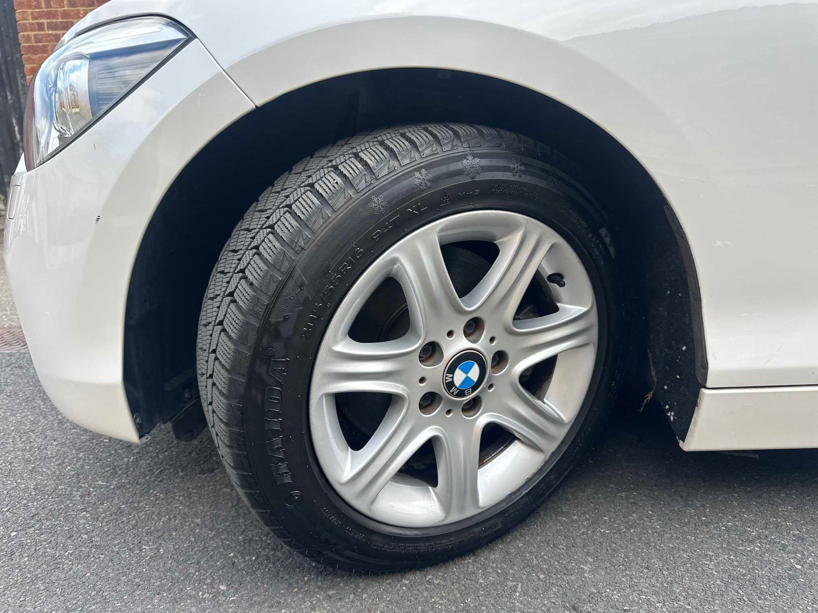 
BMW 1 Series 2012 White full									