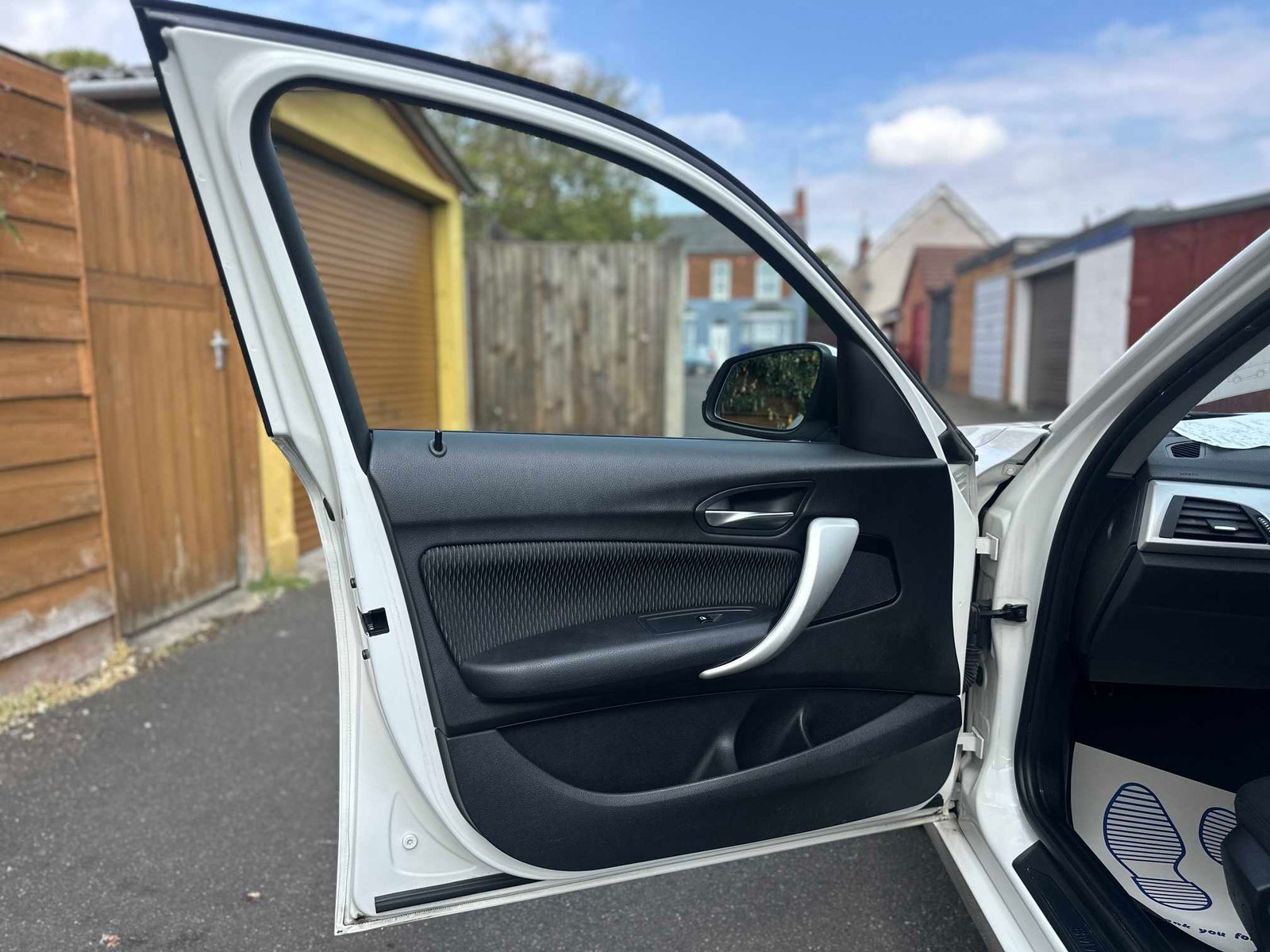 
BMW 1 Series 2012 White full									
