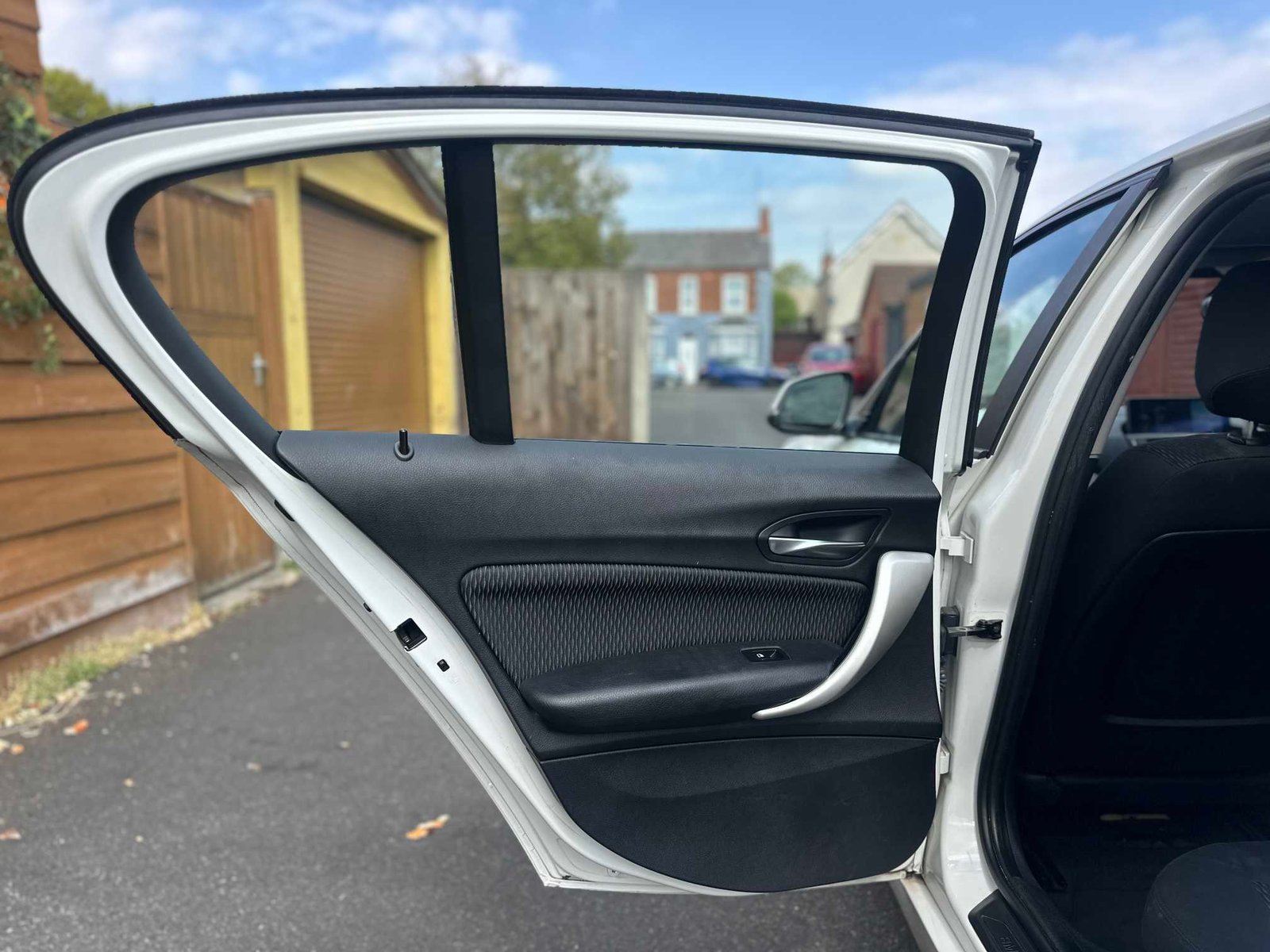 
BMW 1 Series 2012 White full									