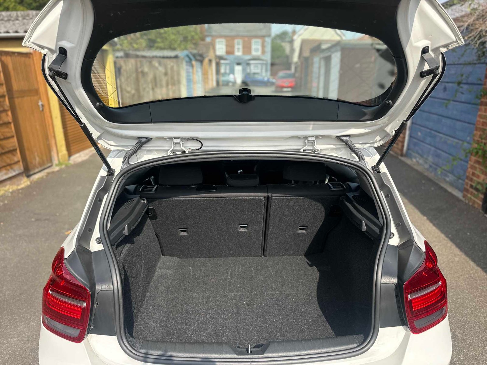 
BMW 1 Series 2012 White full									