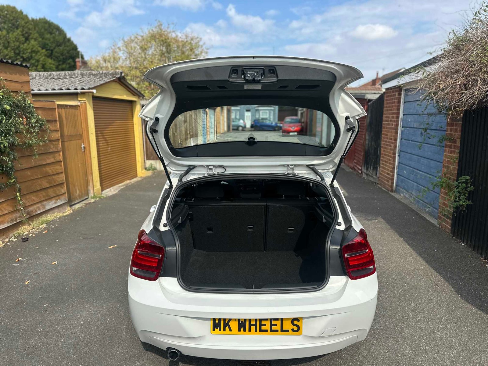 
BMW 1 Series 2012 White full									