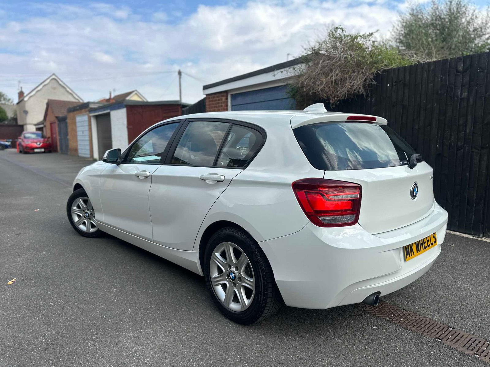 
BMW 1 Series 2012 White full									