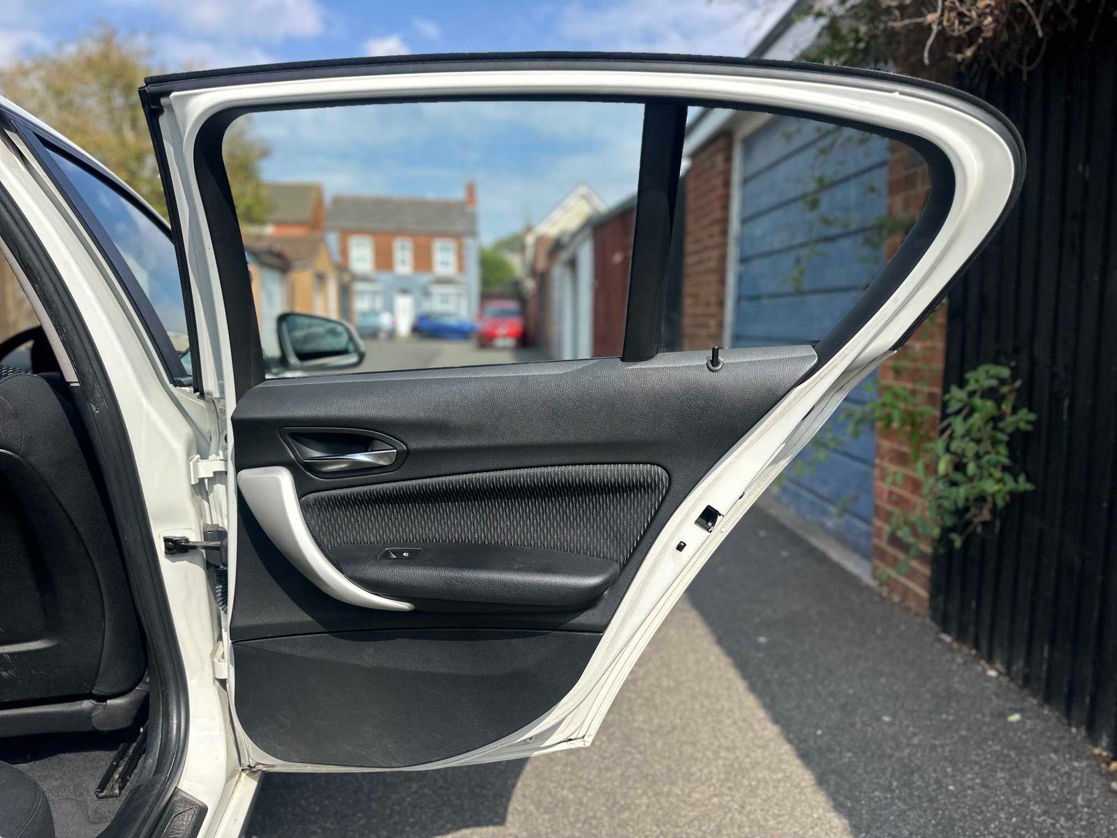 
BMW 1 Series 2012 White full									