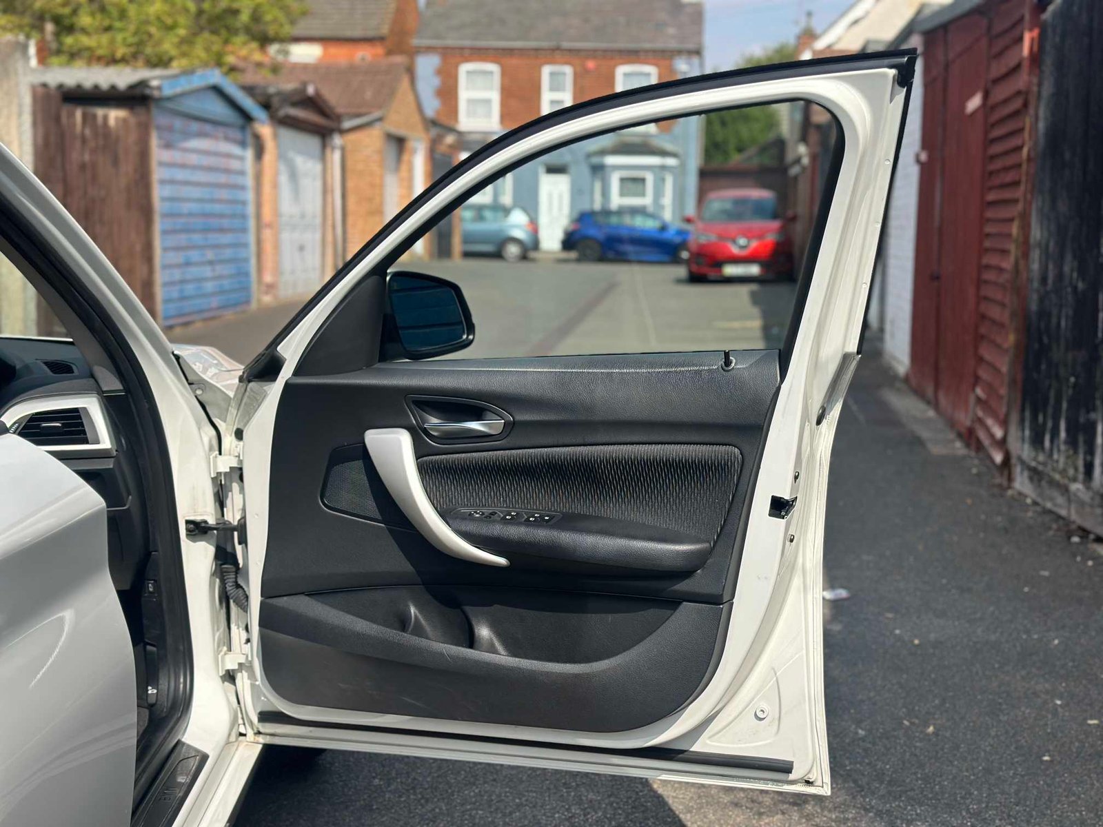 
BMW 1 Series 2012 White full									