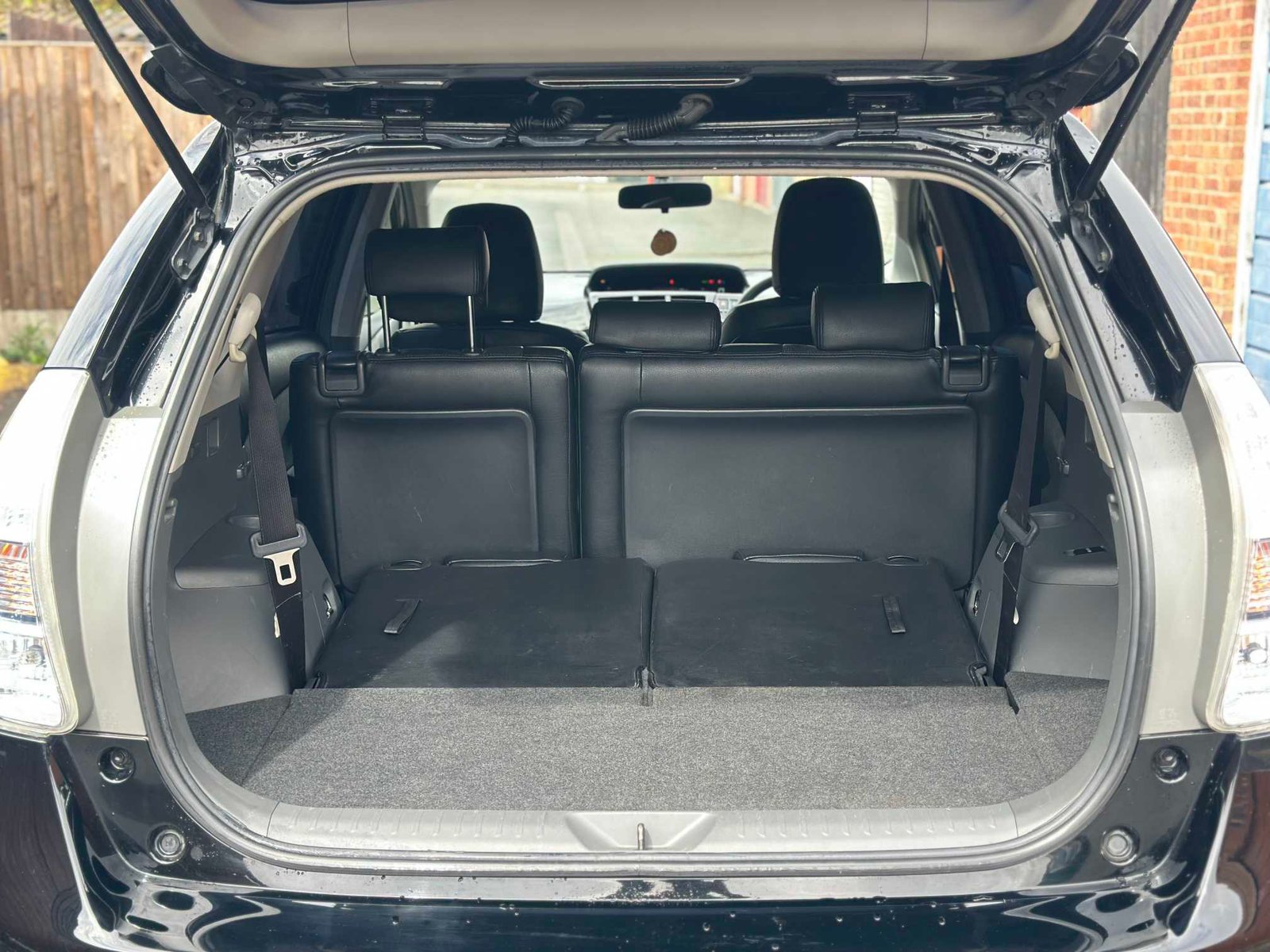 
Toyota Prius Plus 2013 full									