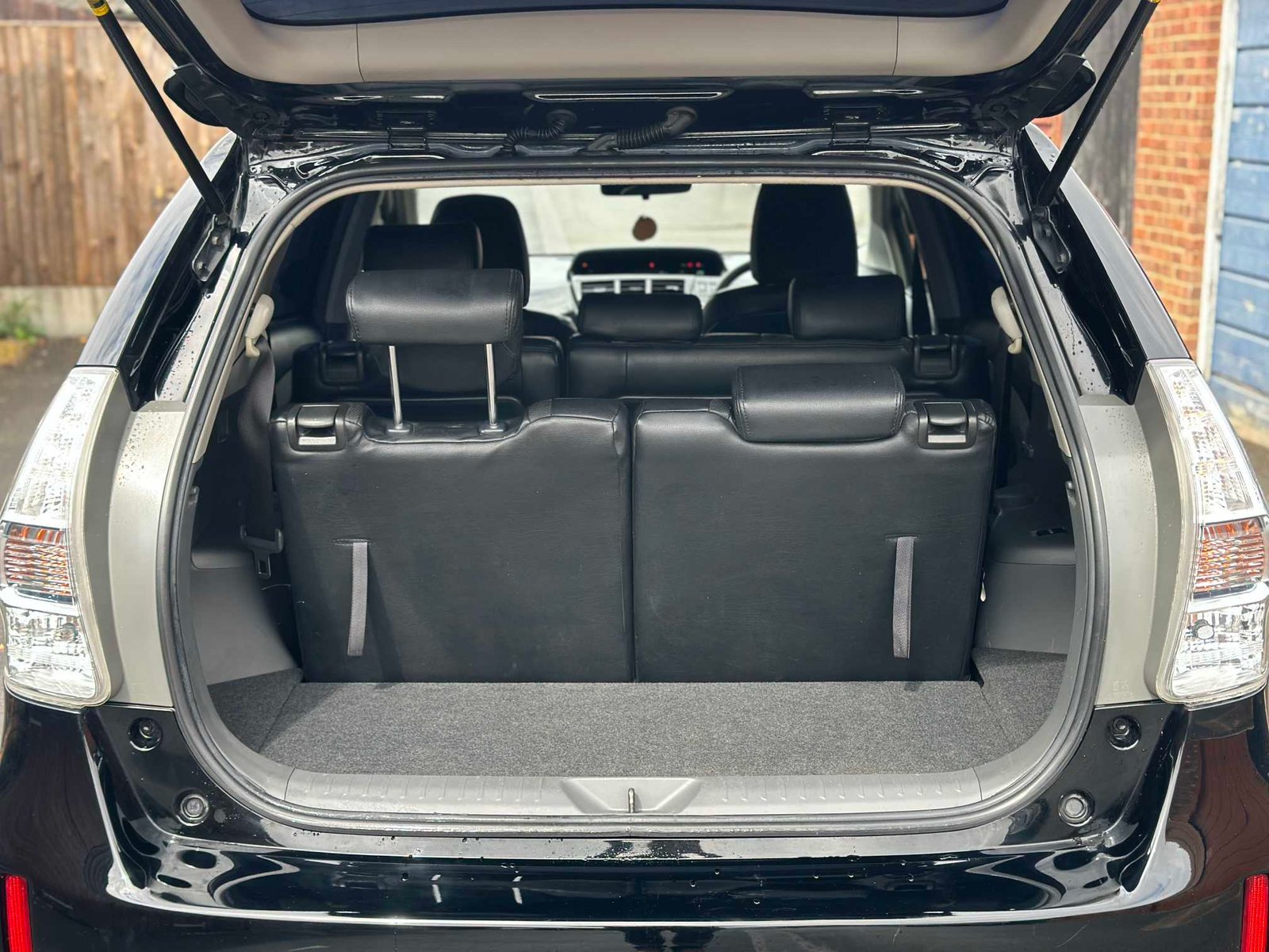 
Toyota Prius Plus 2013 full									