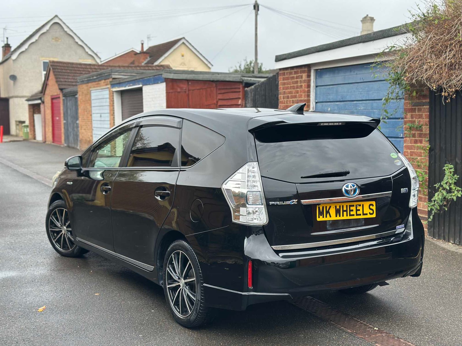 
Toyota Prius Plus 2013 full									