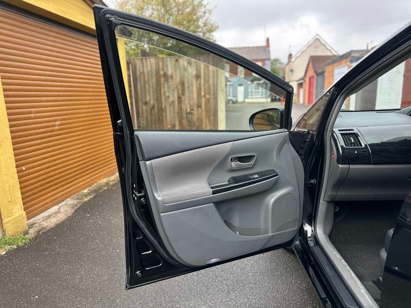 
Toyota Prius Plus 2013 full									