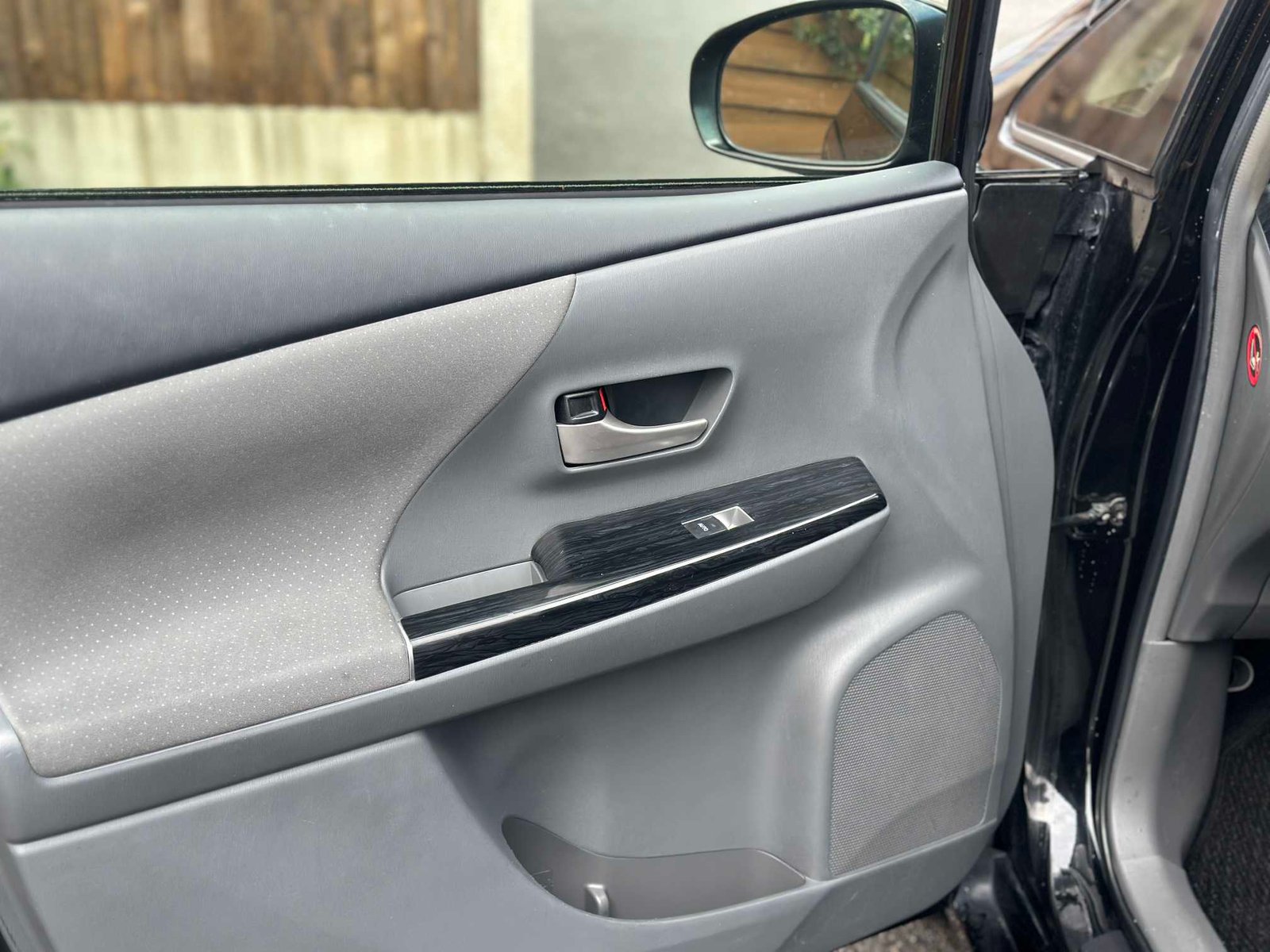 
Toyota Prius Plus 2013 full									
