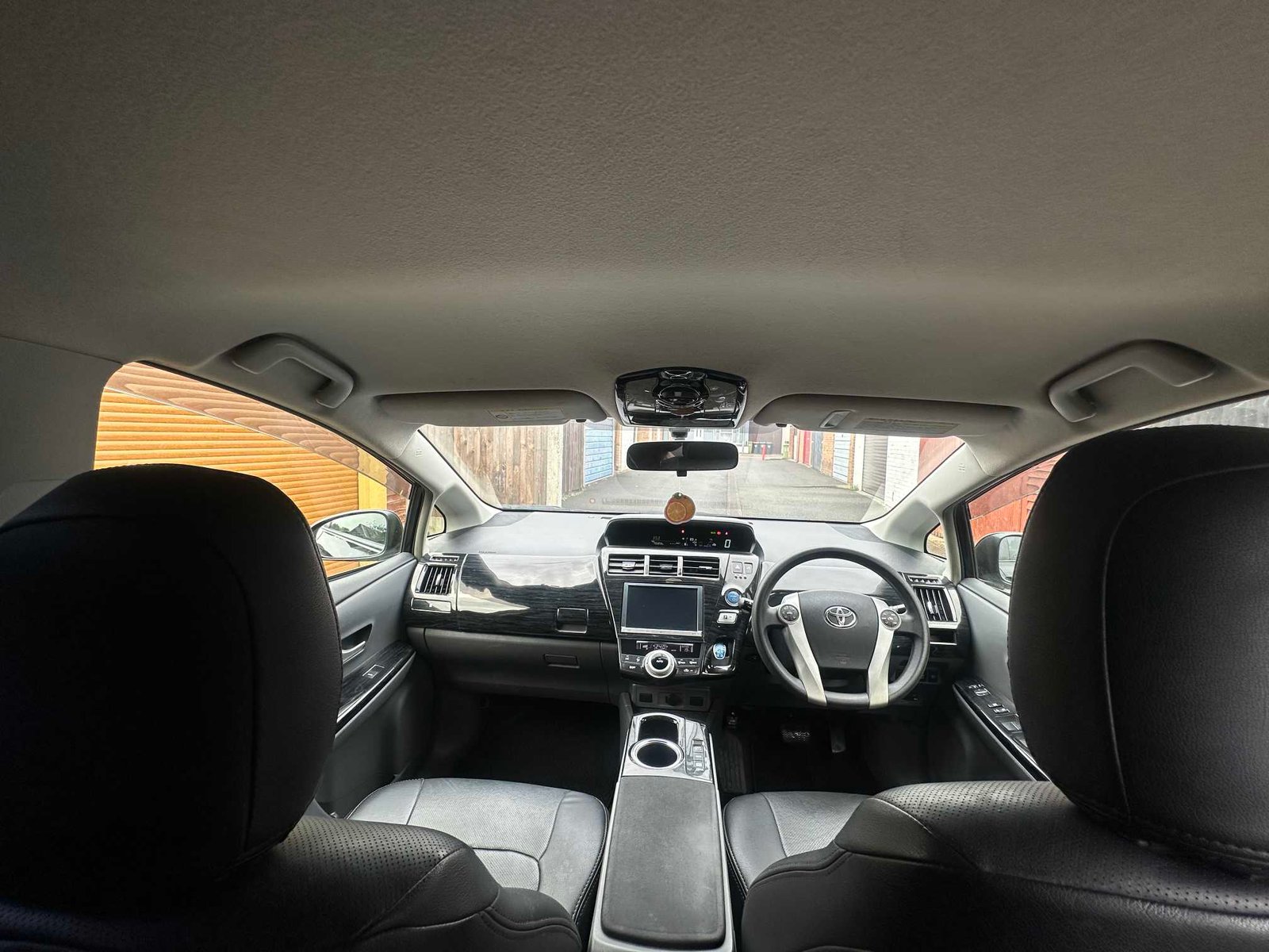 
Toyota Prius Plus 2013 full									