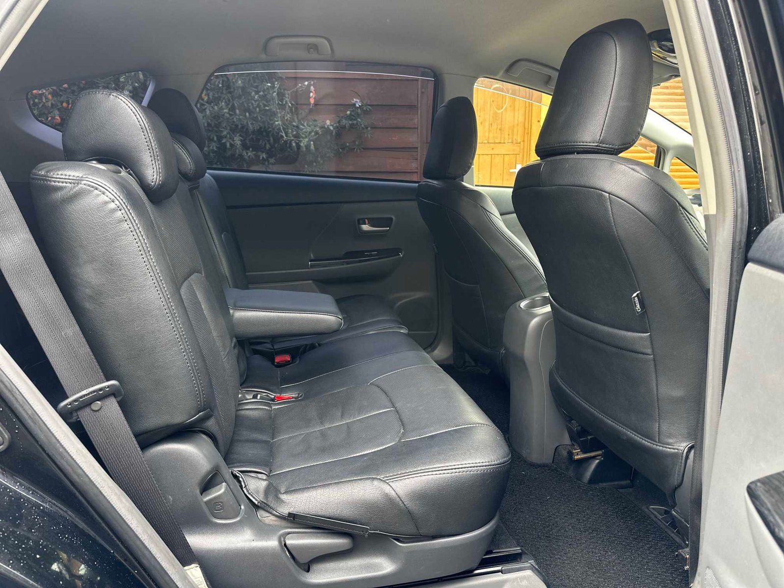 
Toyota Prius Plus 2013 full									