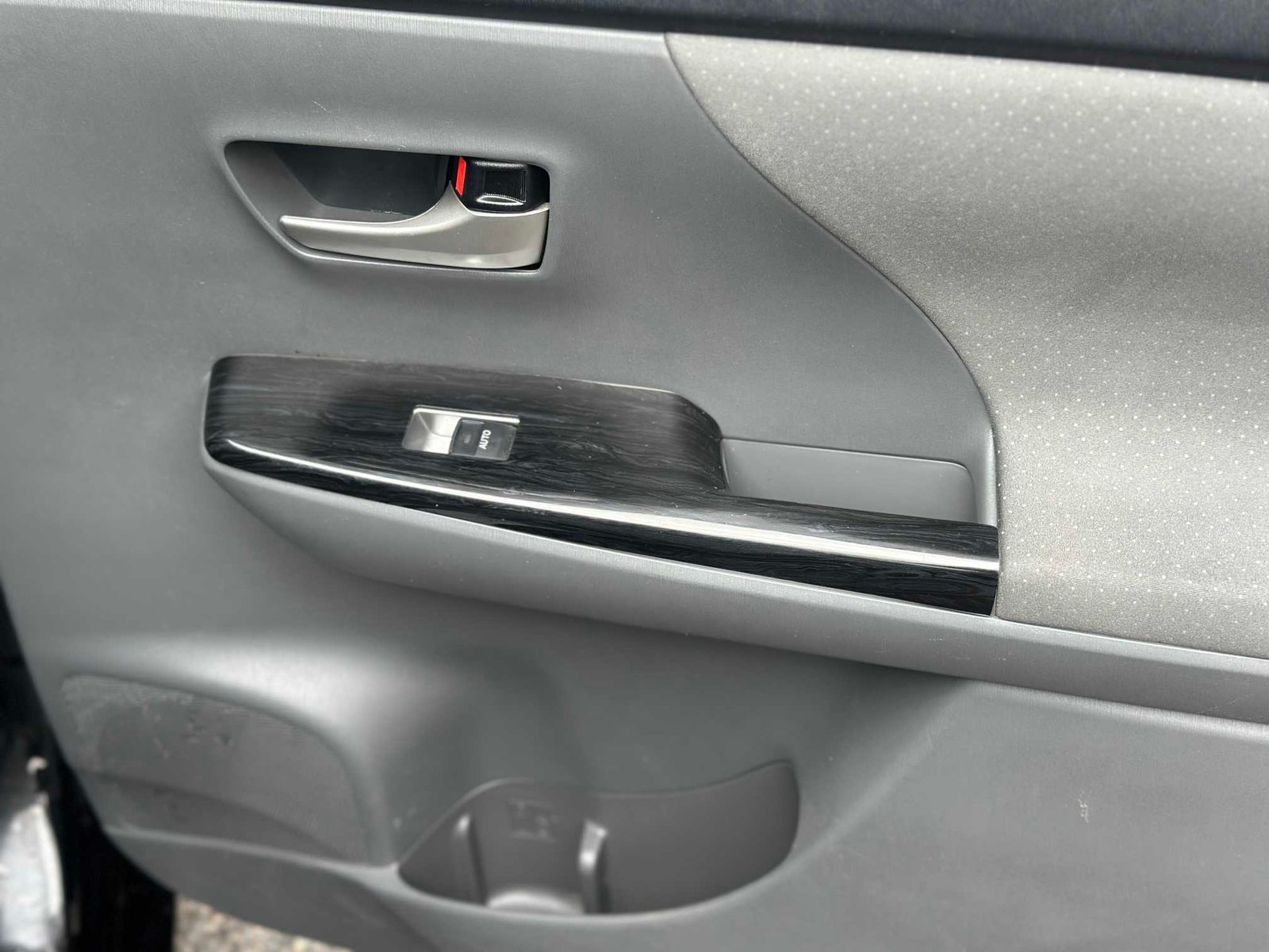 
Toyota Prius Plus 2013 full									