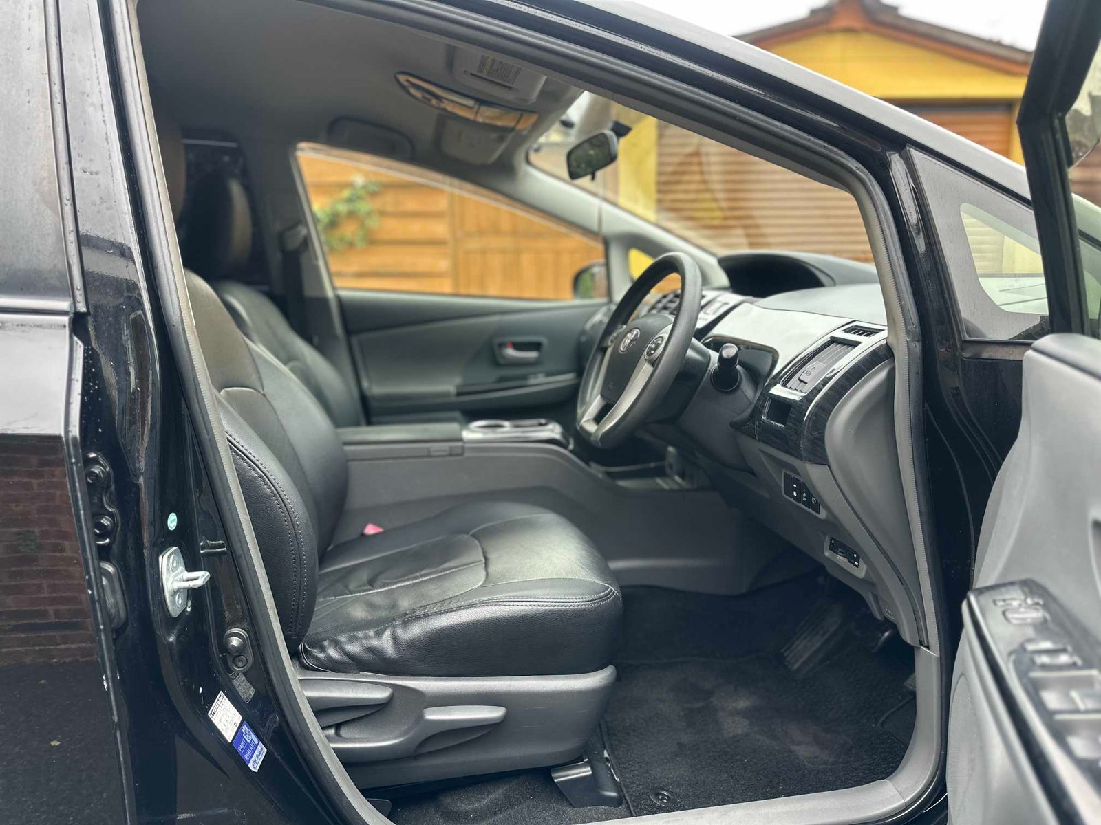
Toyota Prius Plus 2013 full									