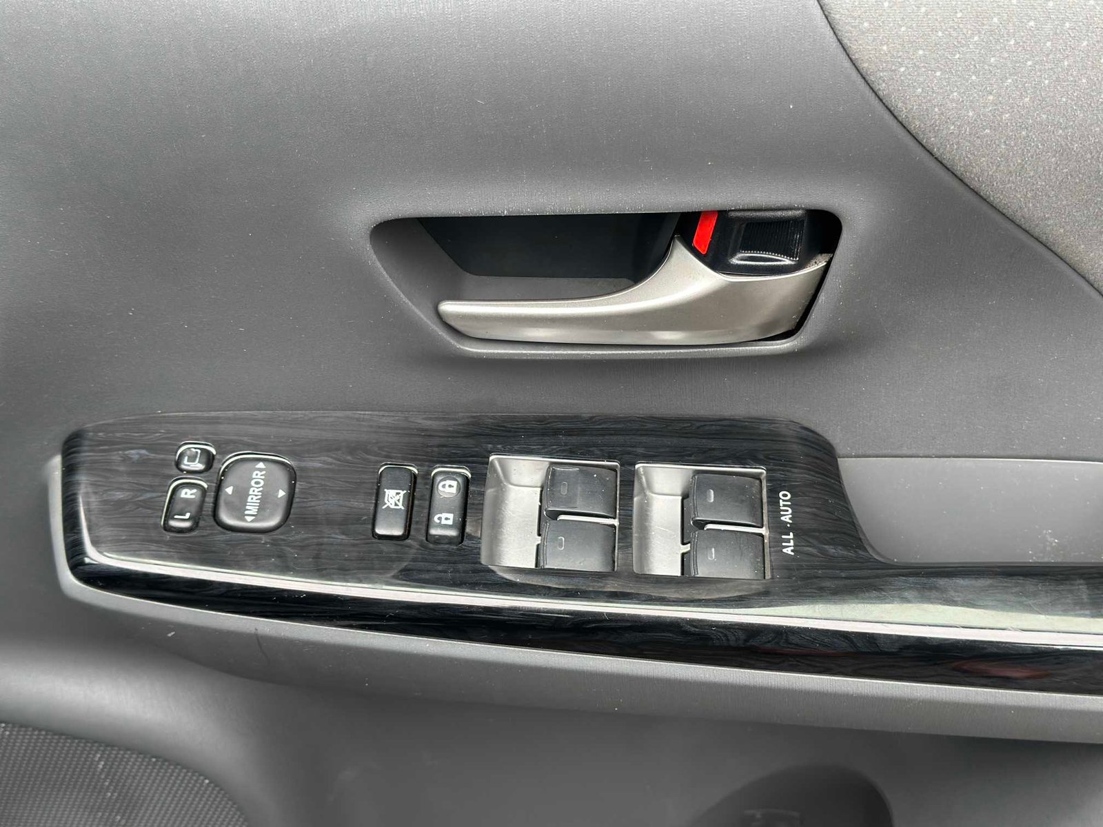 
Toyota Prius Plus 2013 full									