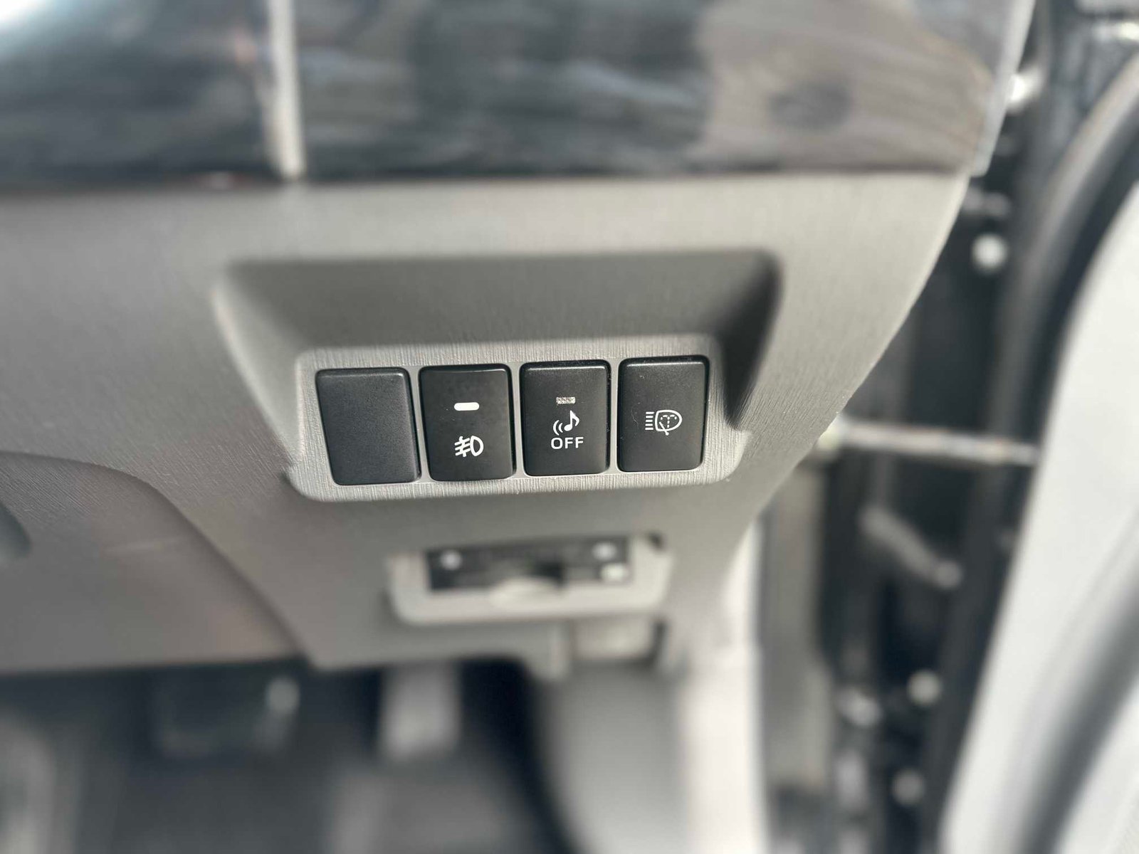 
Toyota Prius Plus 2013 full									