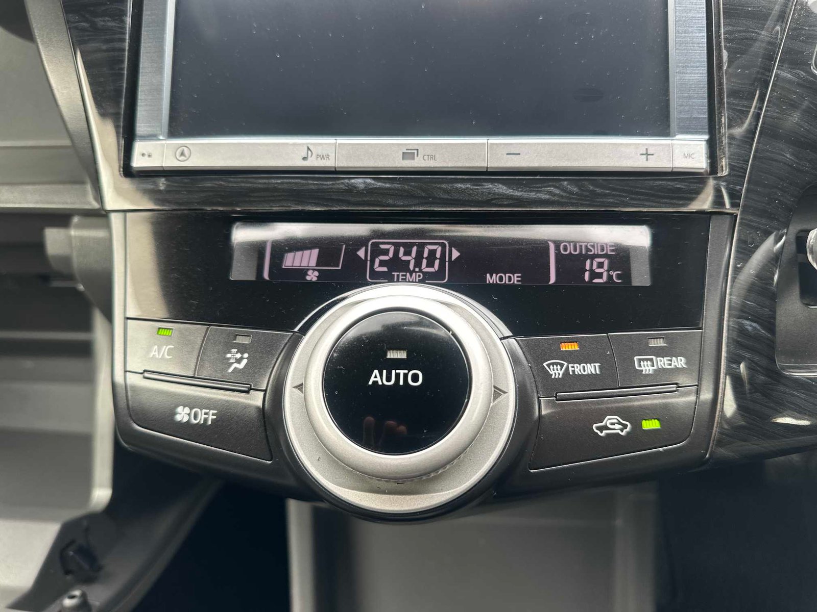 
Toyota Prius Plus 2013 full									