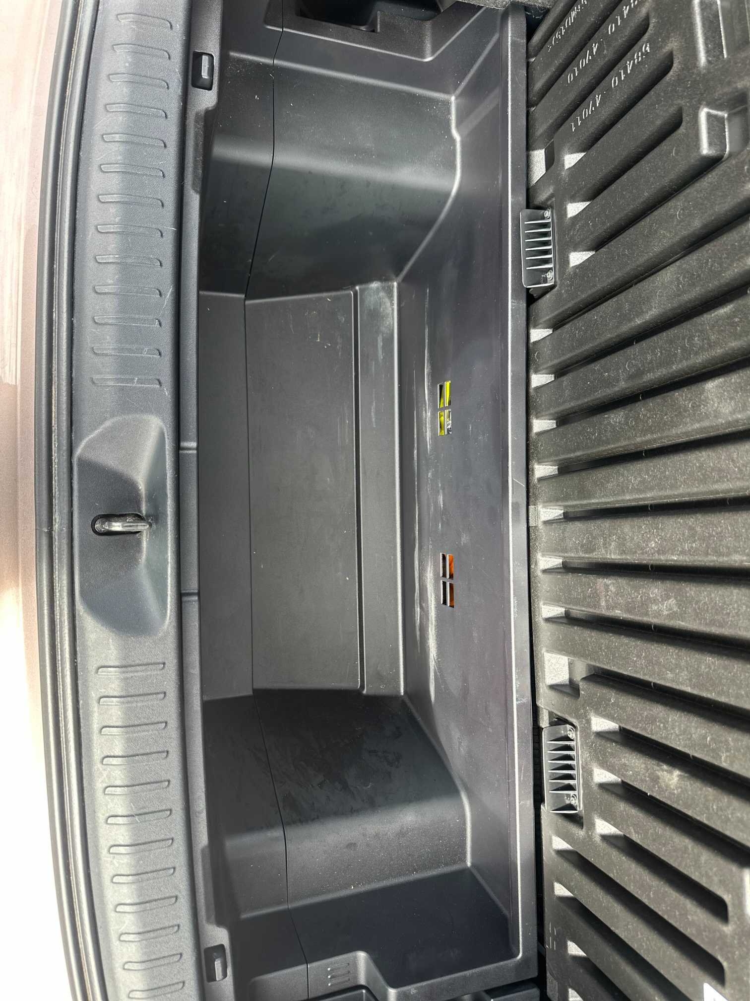 
Toyota Prius Plus 2015 Grey full									
