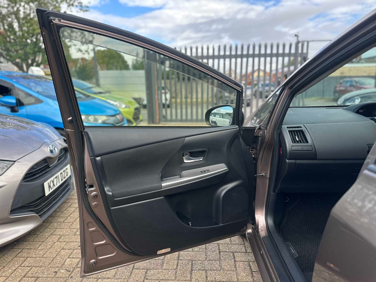 
Toyota Prius Plus 2015 Grey full									