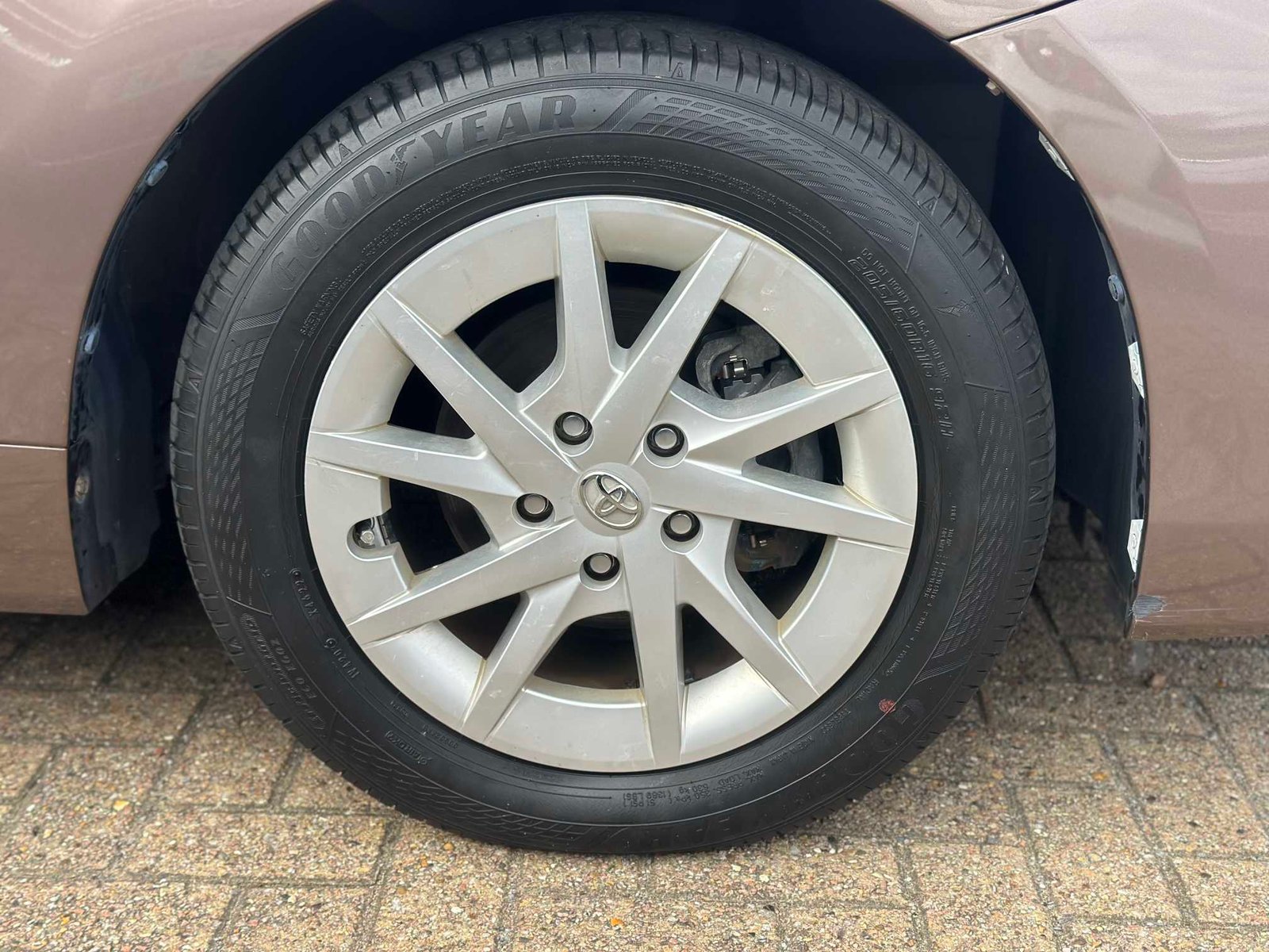 
Toyota Prius Plus 2015 Grey full									
