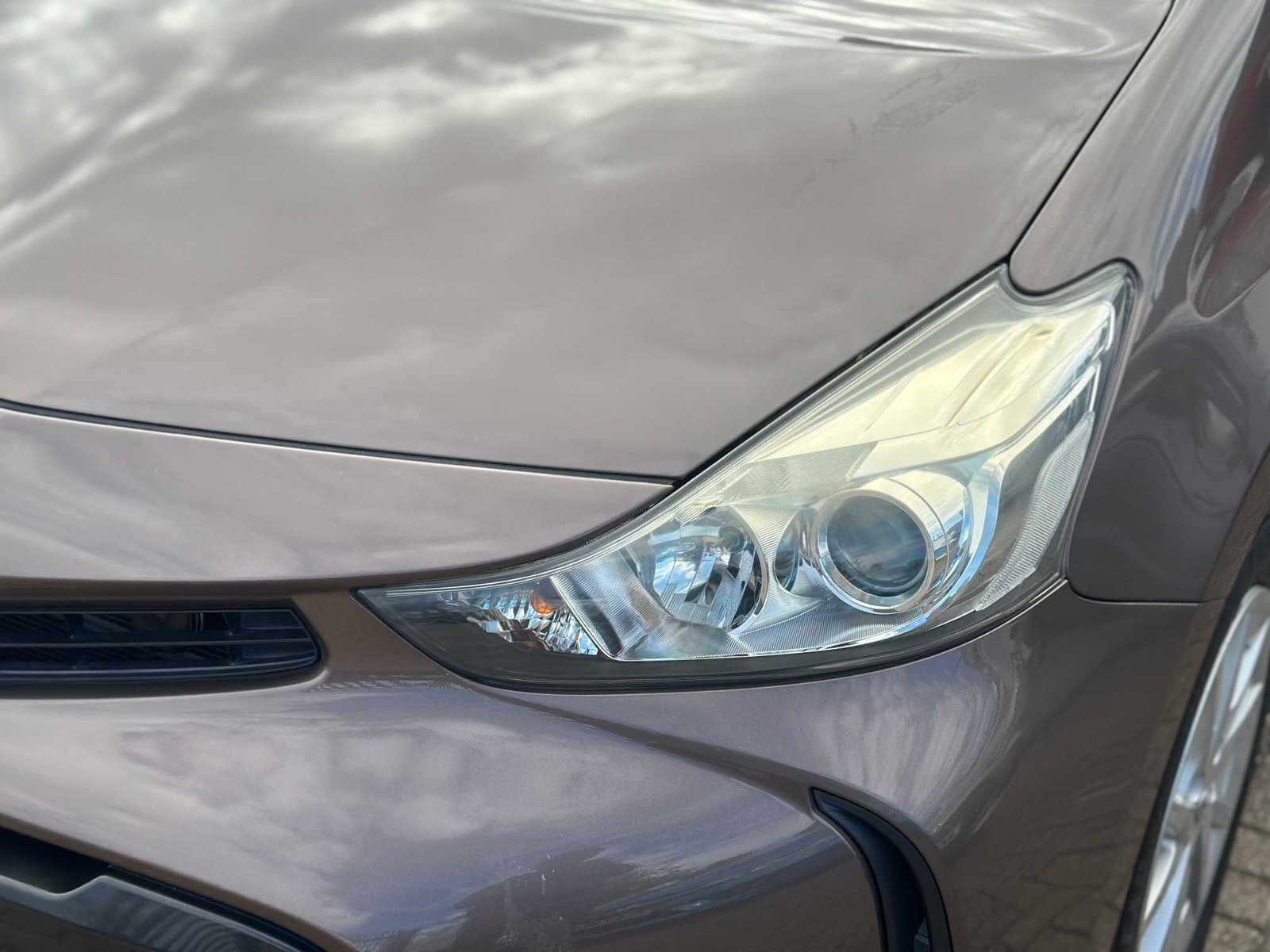 
Toyota Prius Plus 2015 Grey full									