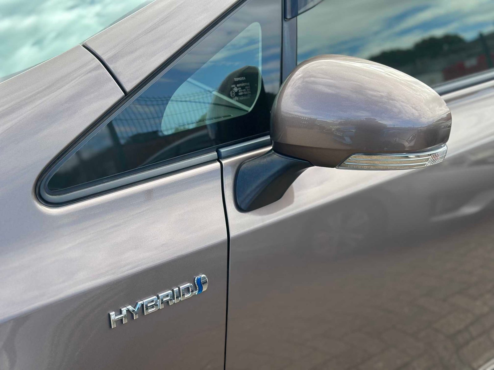 
Toyota Prius Plus 2015 Grey full									