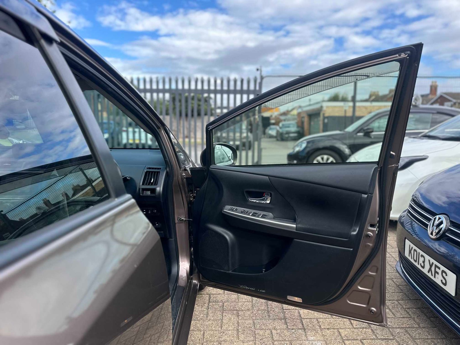 
Toyota Prius Plus 2015 Grey full									