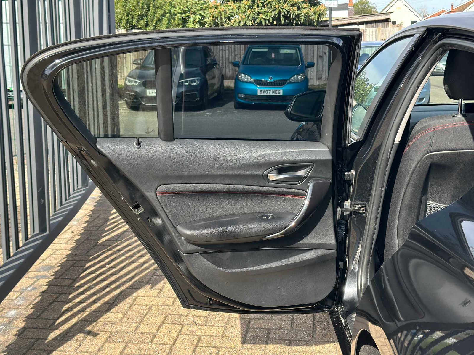 
BMW 1 Series 2013 Black full									