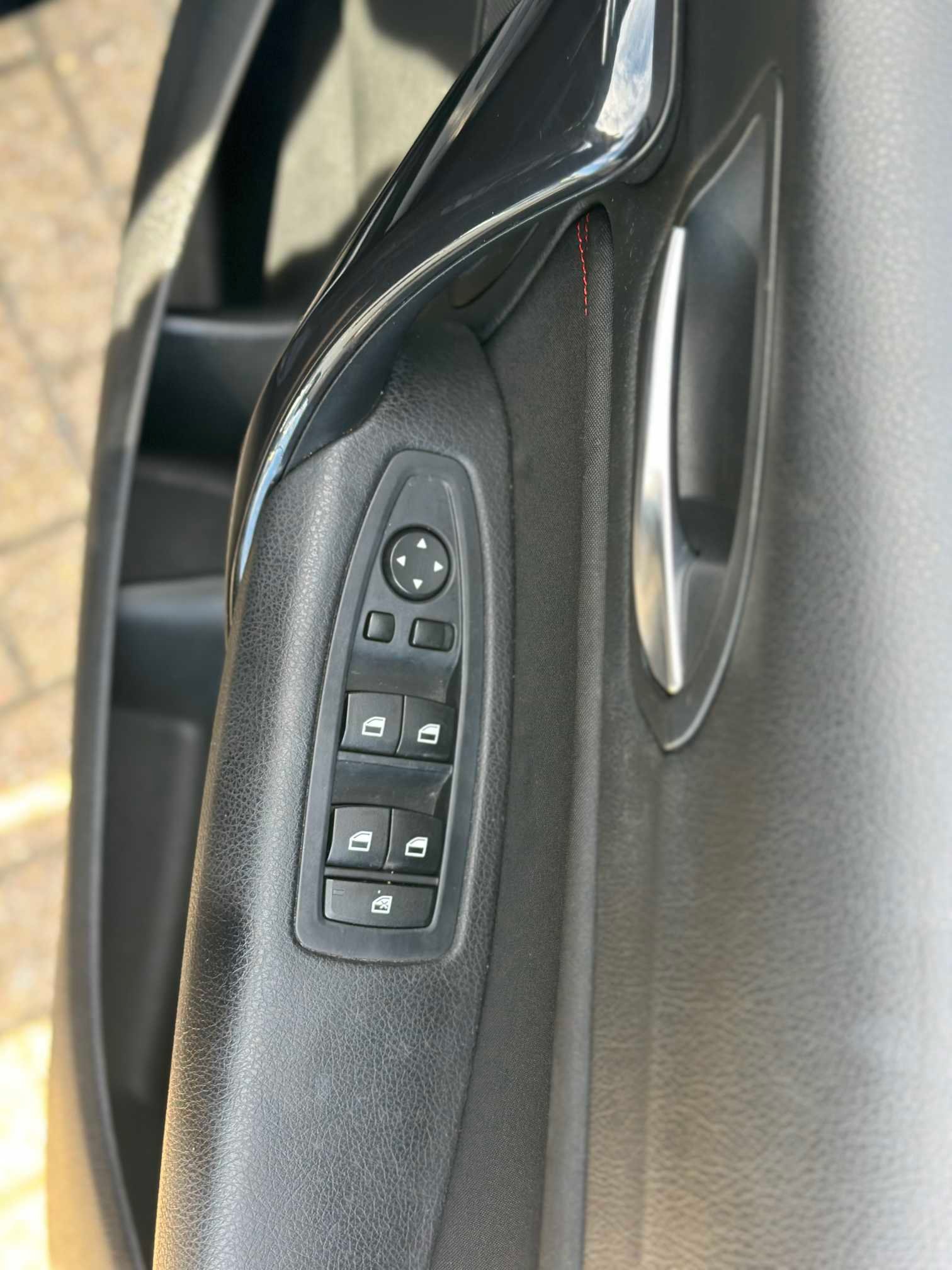 
BMW 1 Series 2013 Black full									
