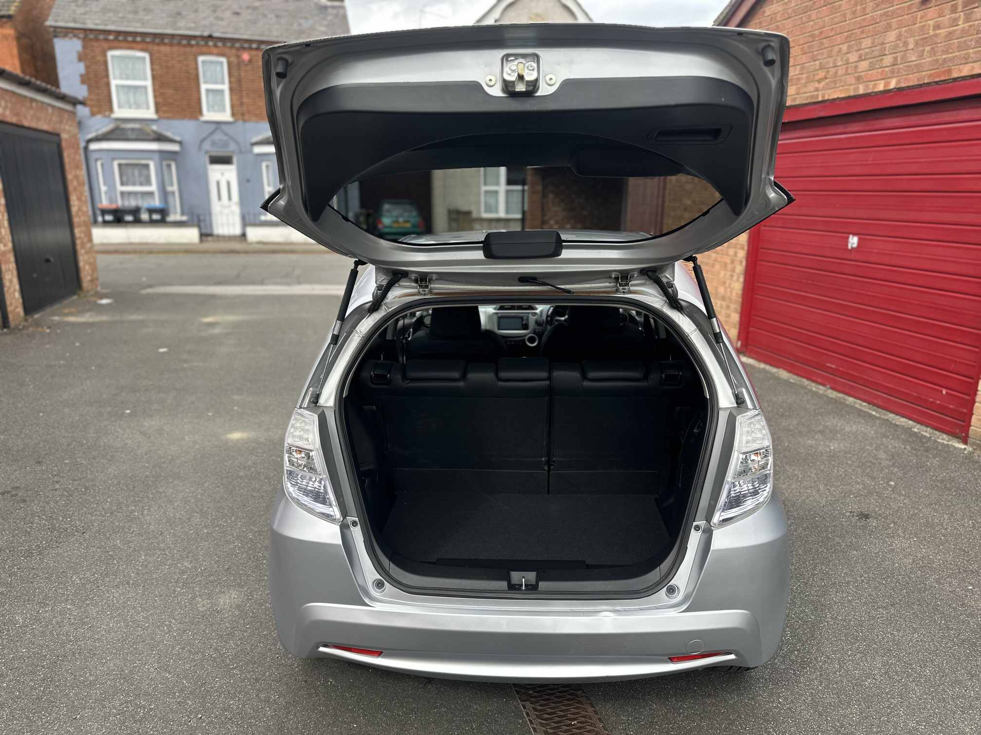 
Honda Fit Silver 2013 full									