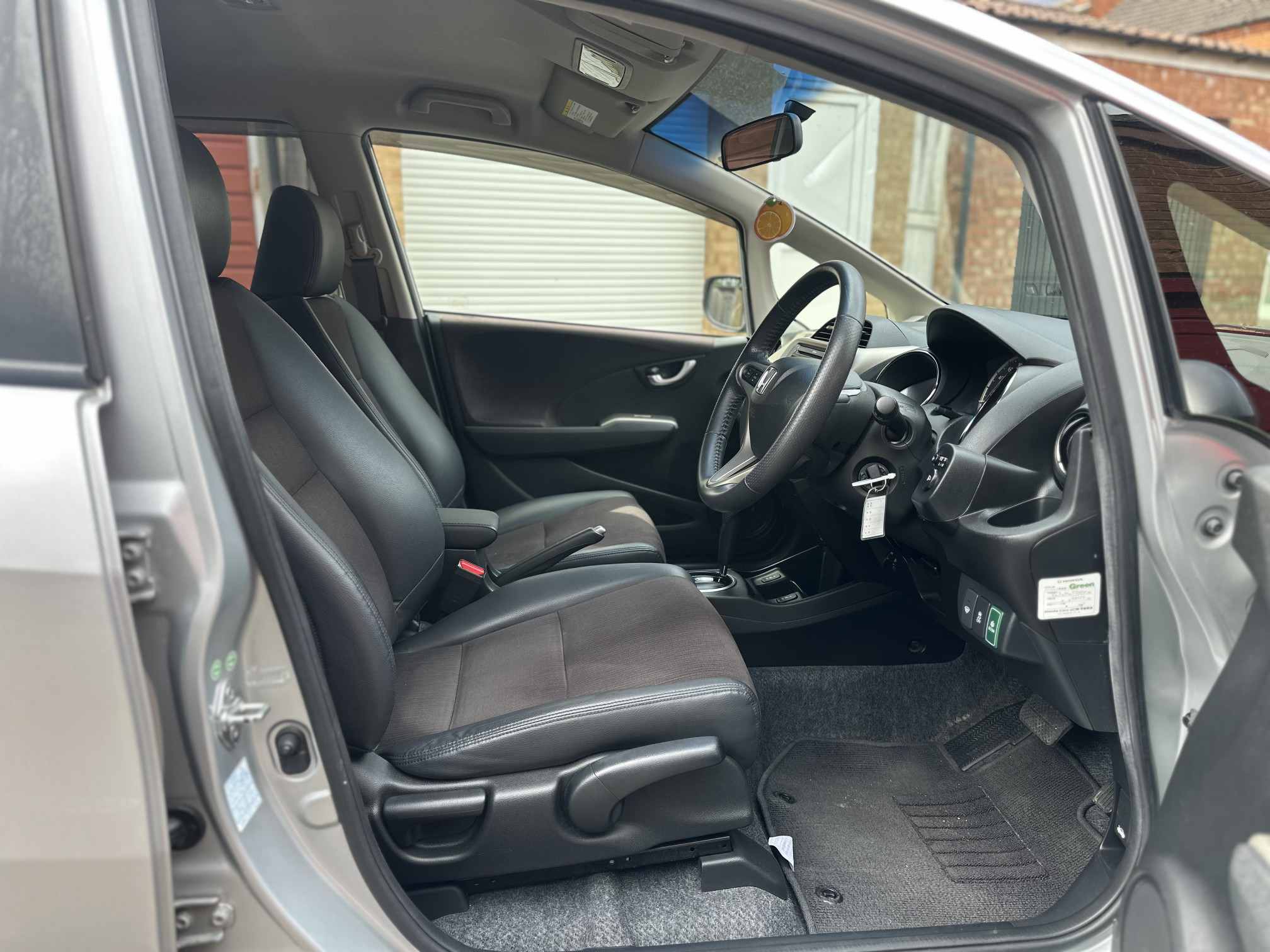 
Honda Fit Silver 2013 full									