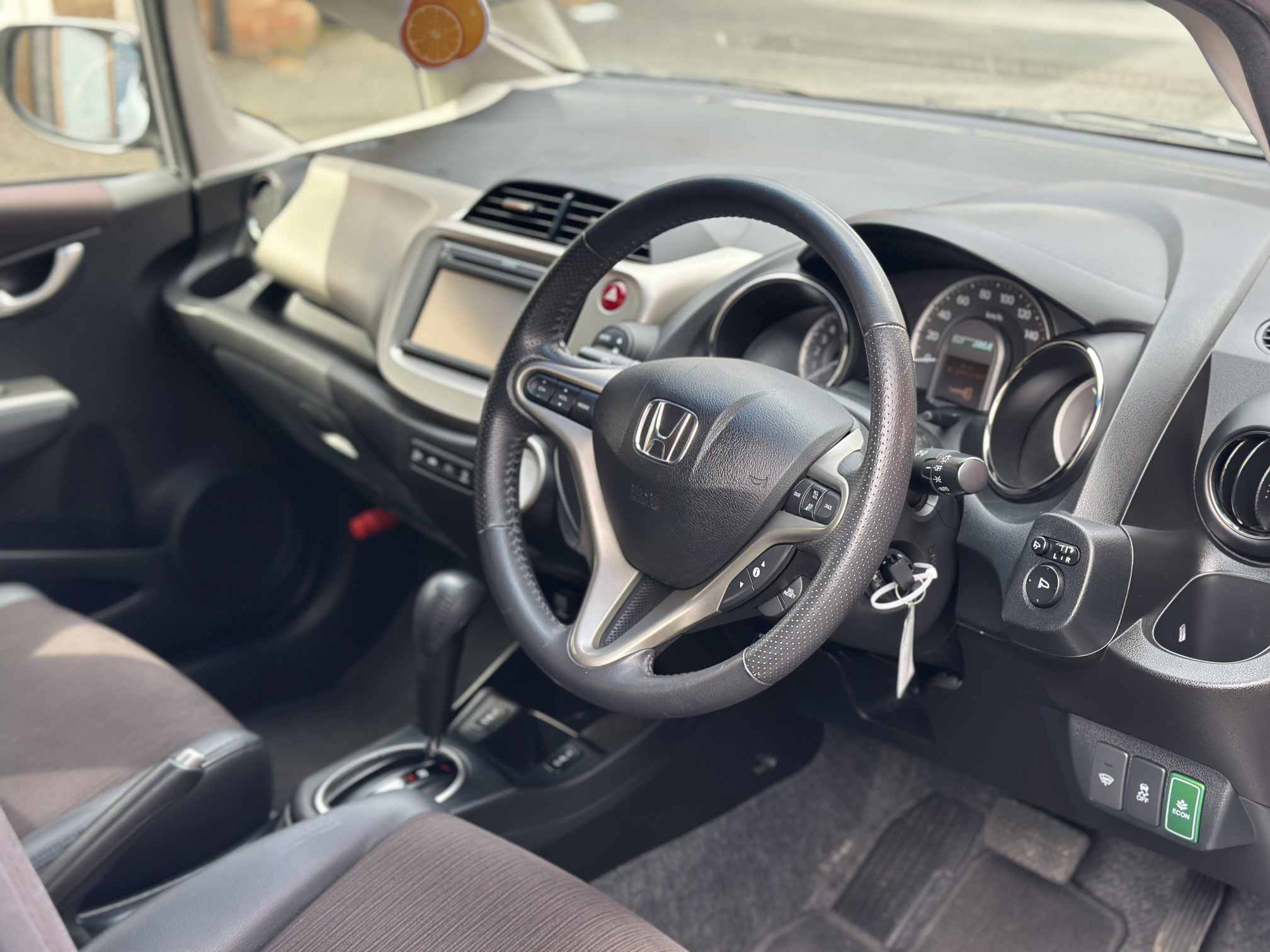 
Honda Fit Silver 2013 full									