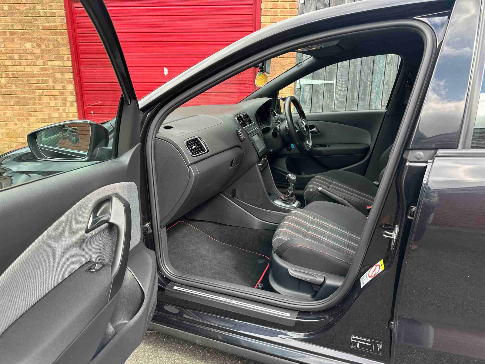 
Volkswagen Polo GTI (Black 2011) full									