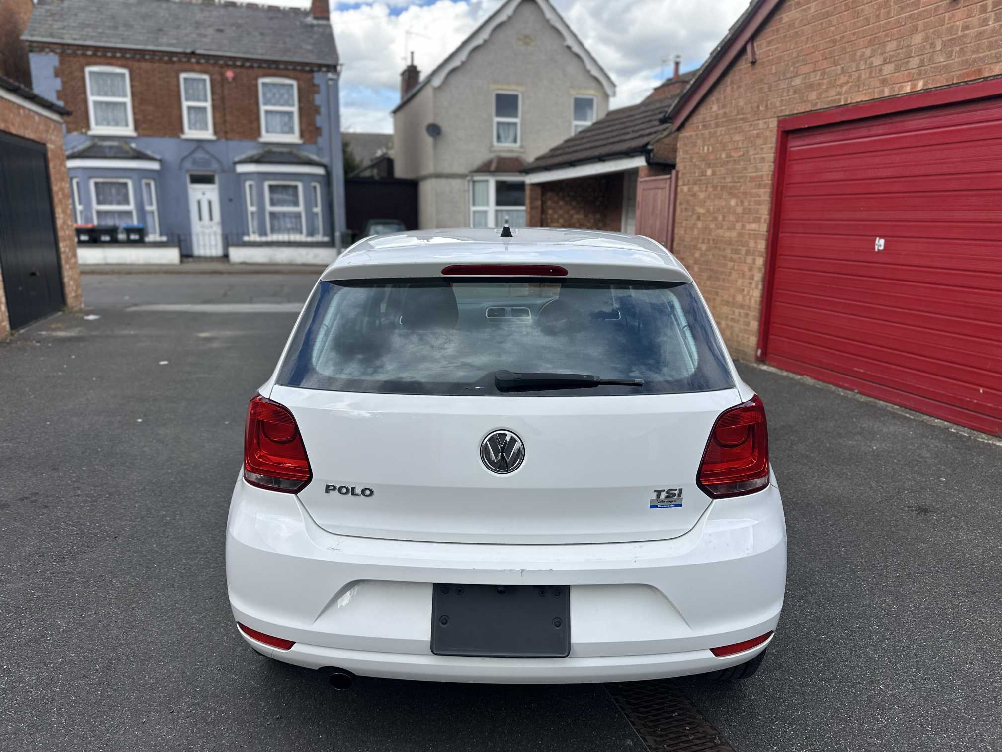
Volkswagen Polo 2011 With Fog full									