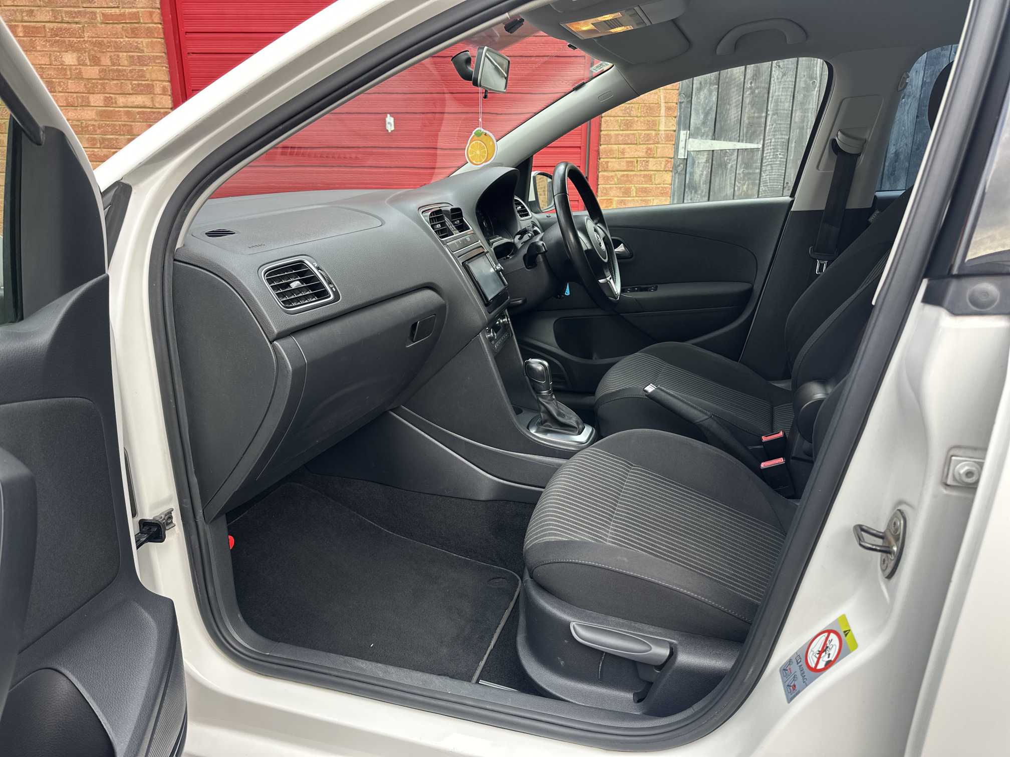 
Volkswagen Polo 2011 With Fog full									