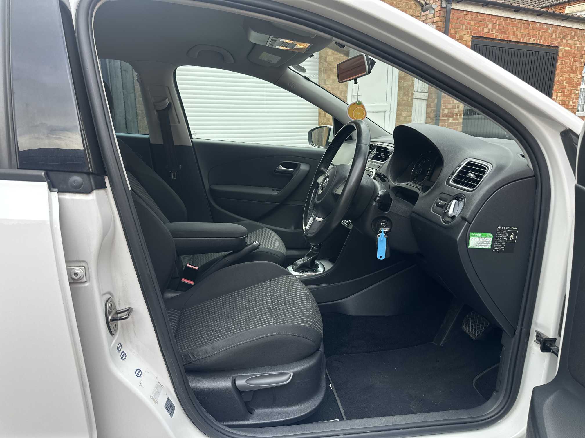 
Volkswagen Polo 2011 With Fog full									