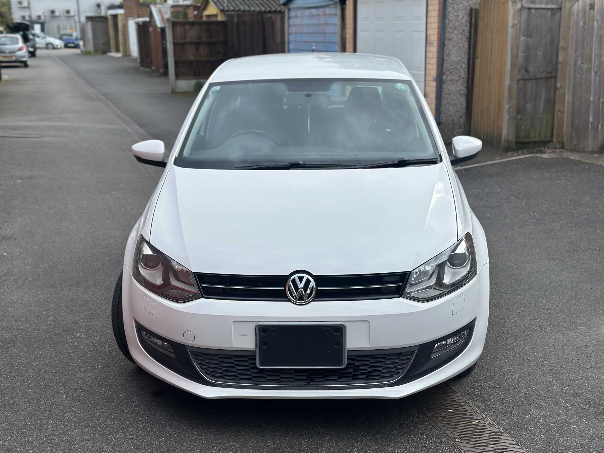 
Volkswagen Polo 2011 With Fog full									