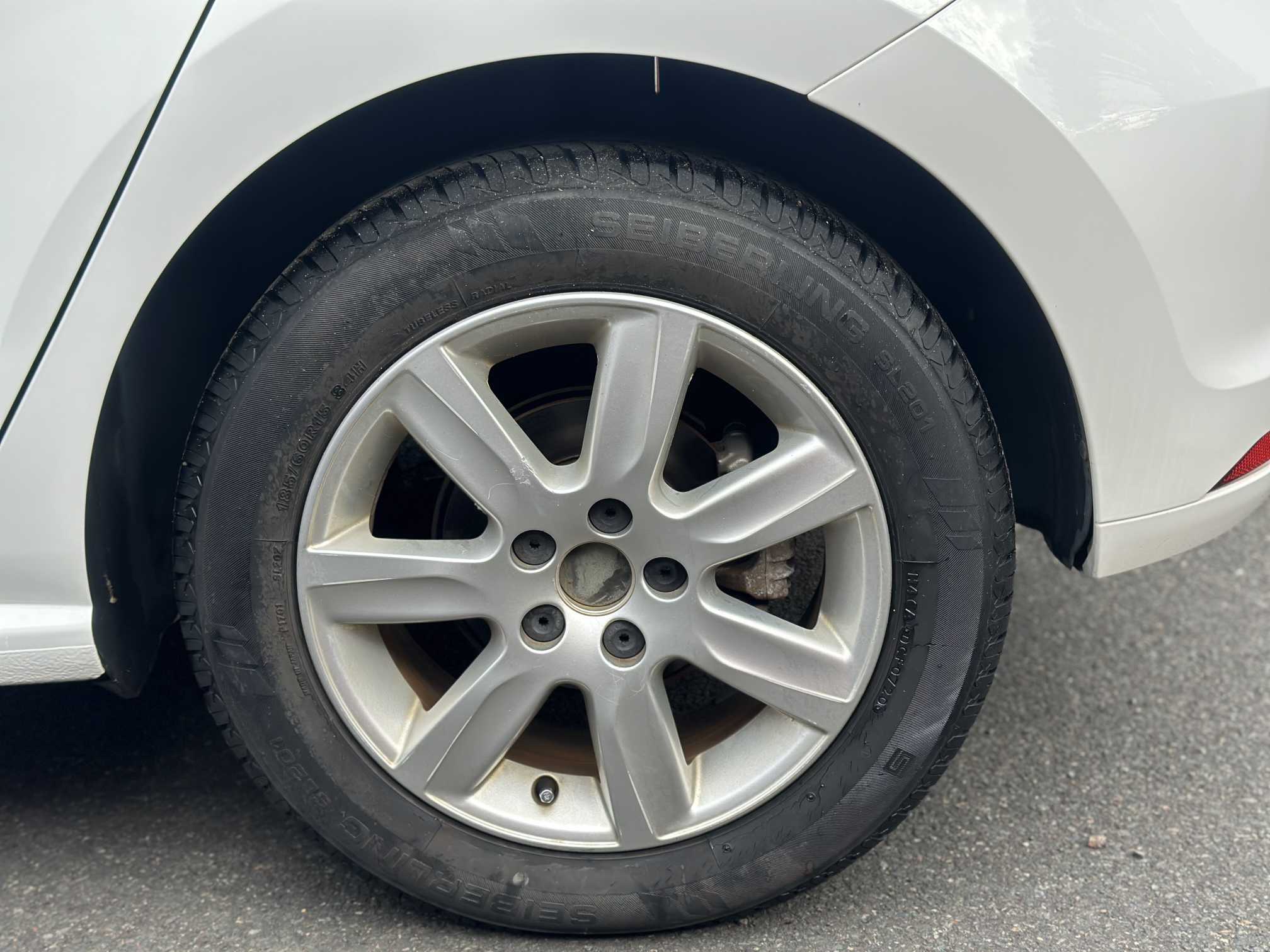 
Volkswagen Polo 2011 With Fog full									