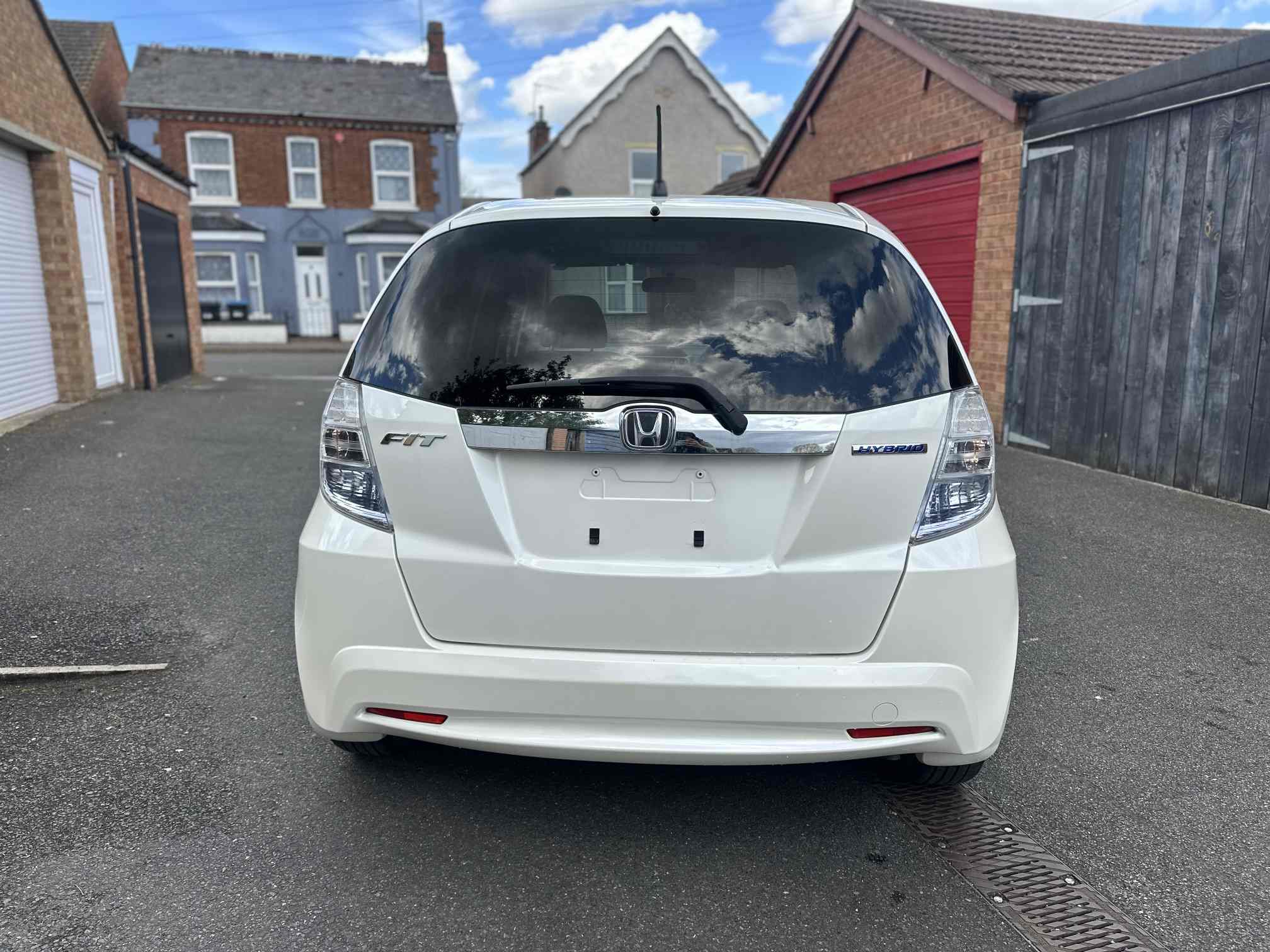 
Honda Fit White 2011 full									