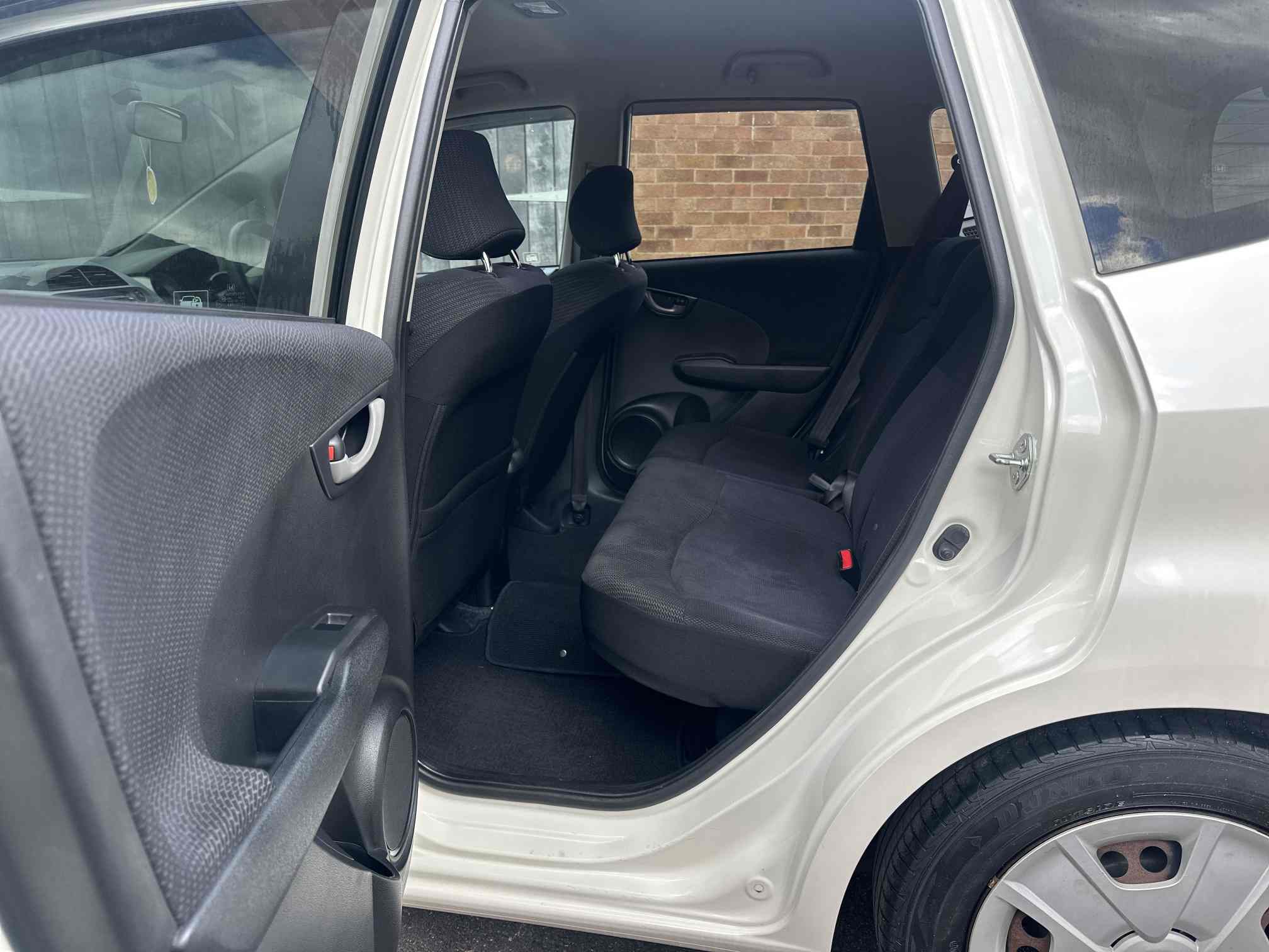 
Honda Fit White 2011 full									