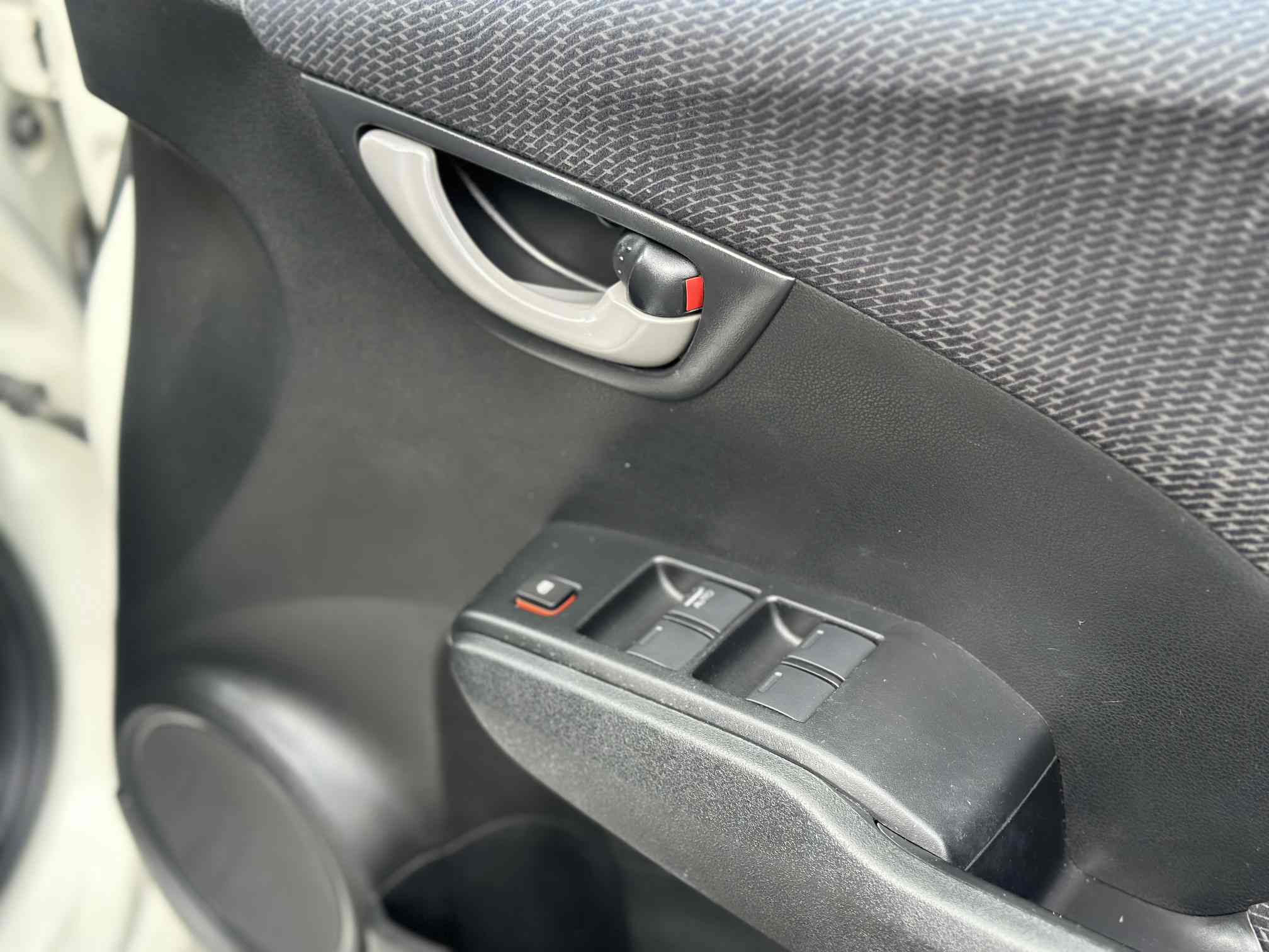 
Honda Fit White 2011 full									