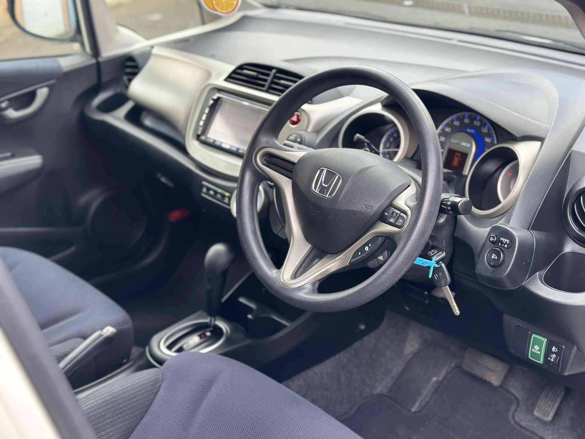 
Honda Fit White 2011 full									