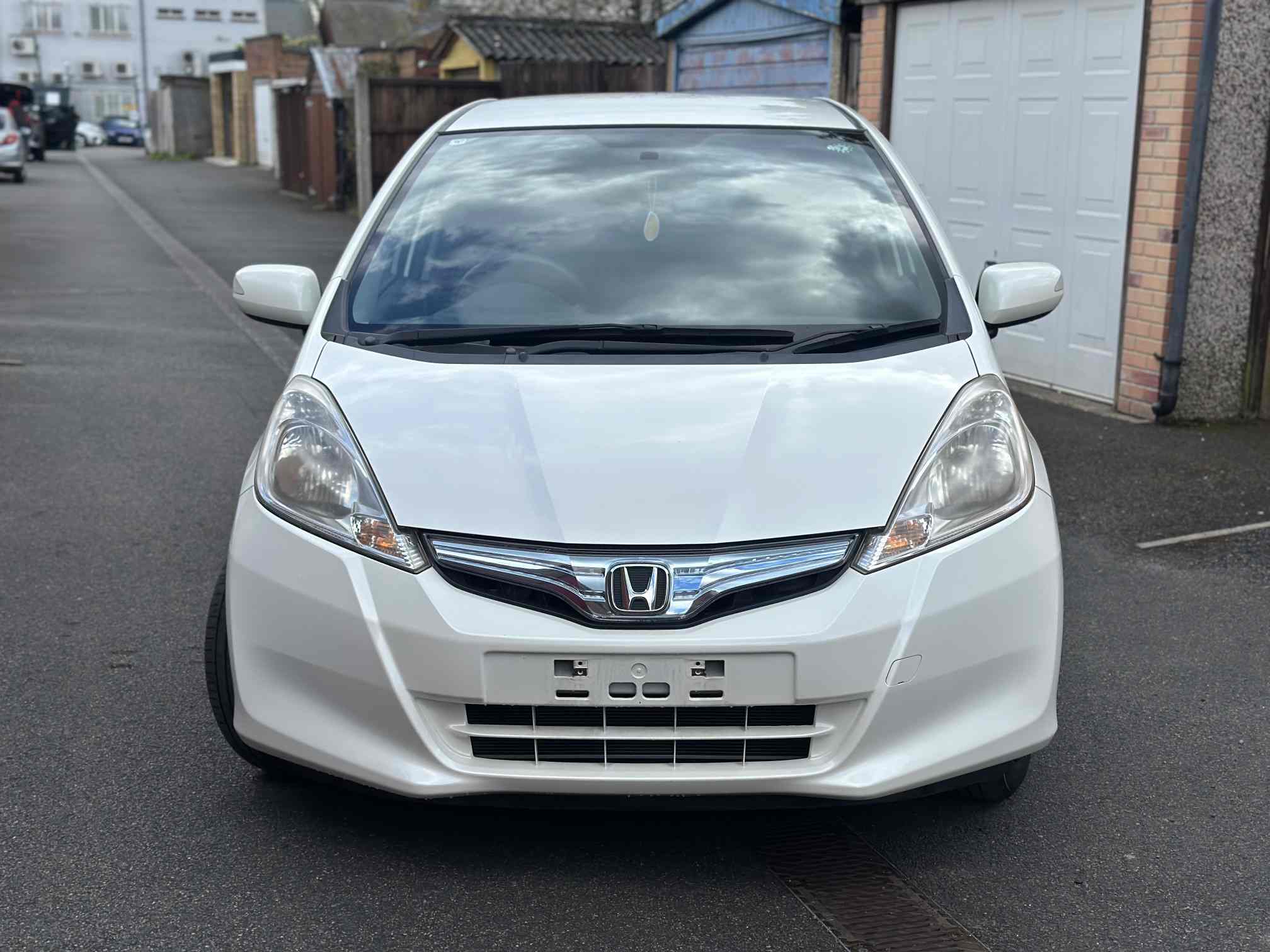 
Honda Fit White 2011 full									