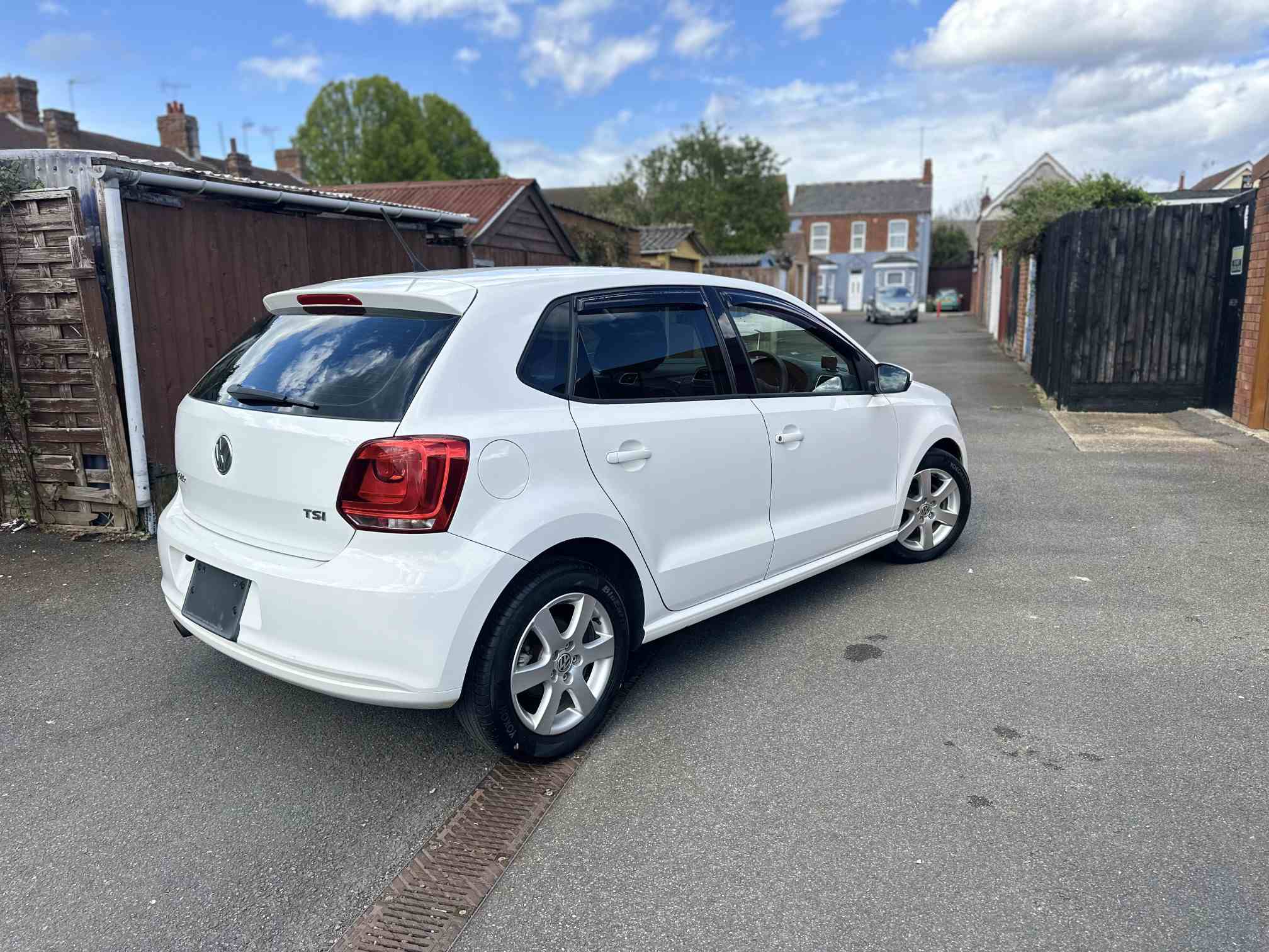 
Volkswagen Polo 2011 full									