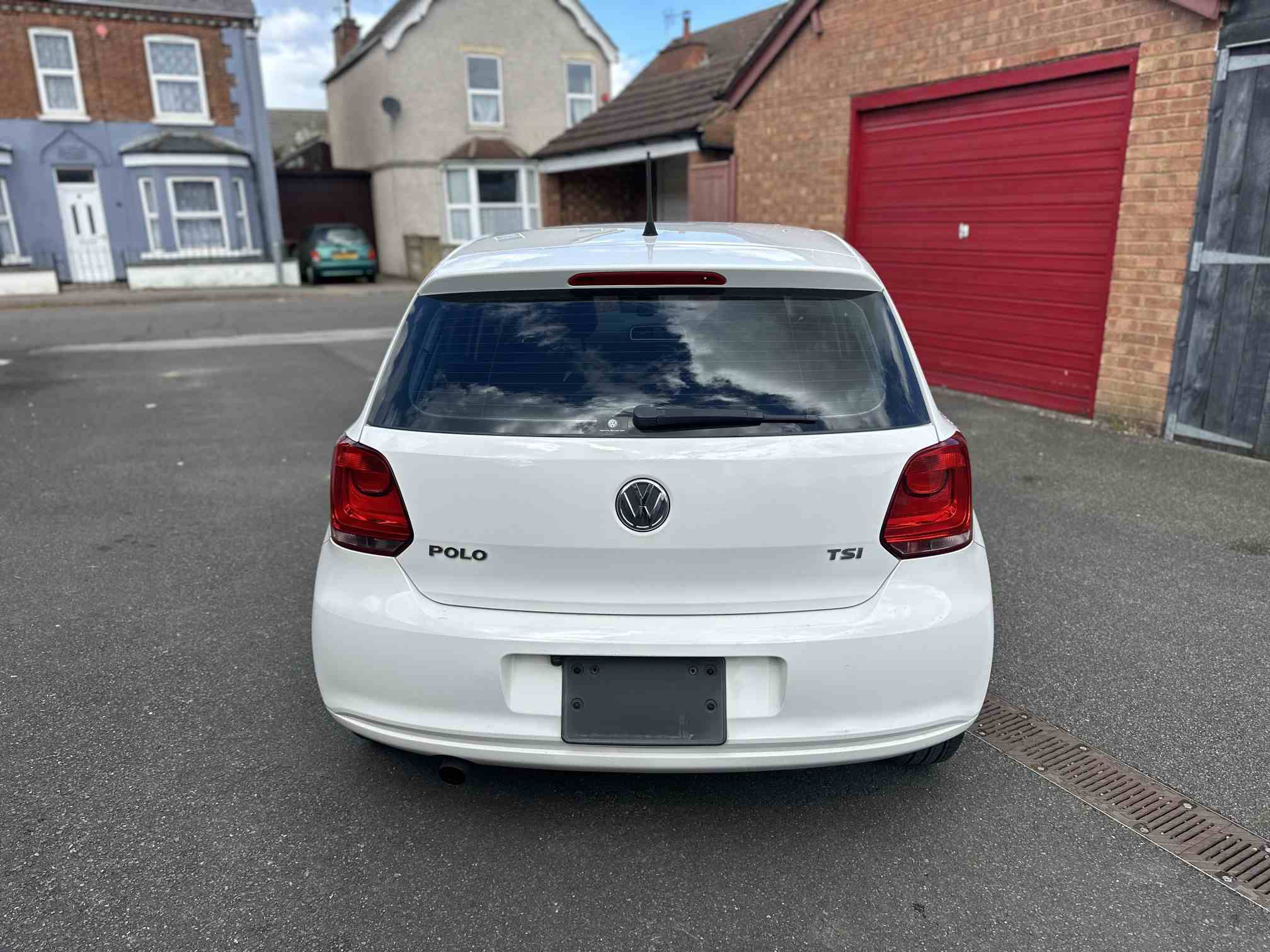 
Volkswagen Polo 2011 full									