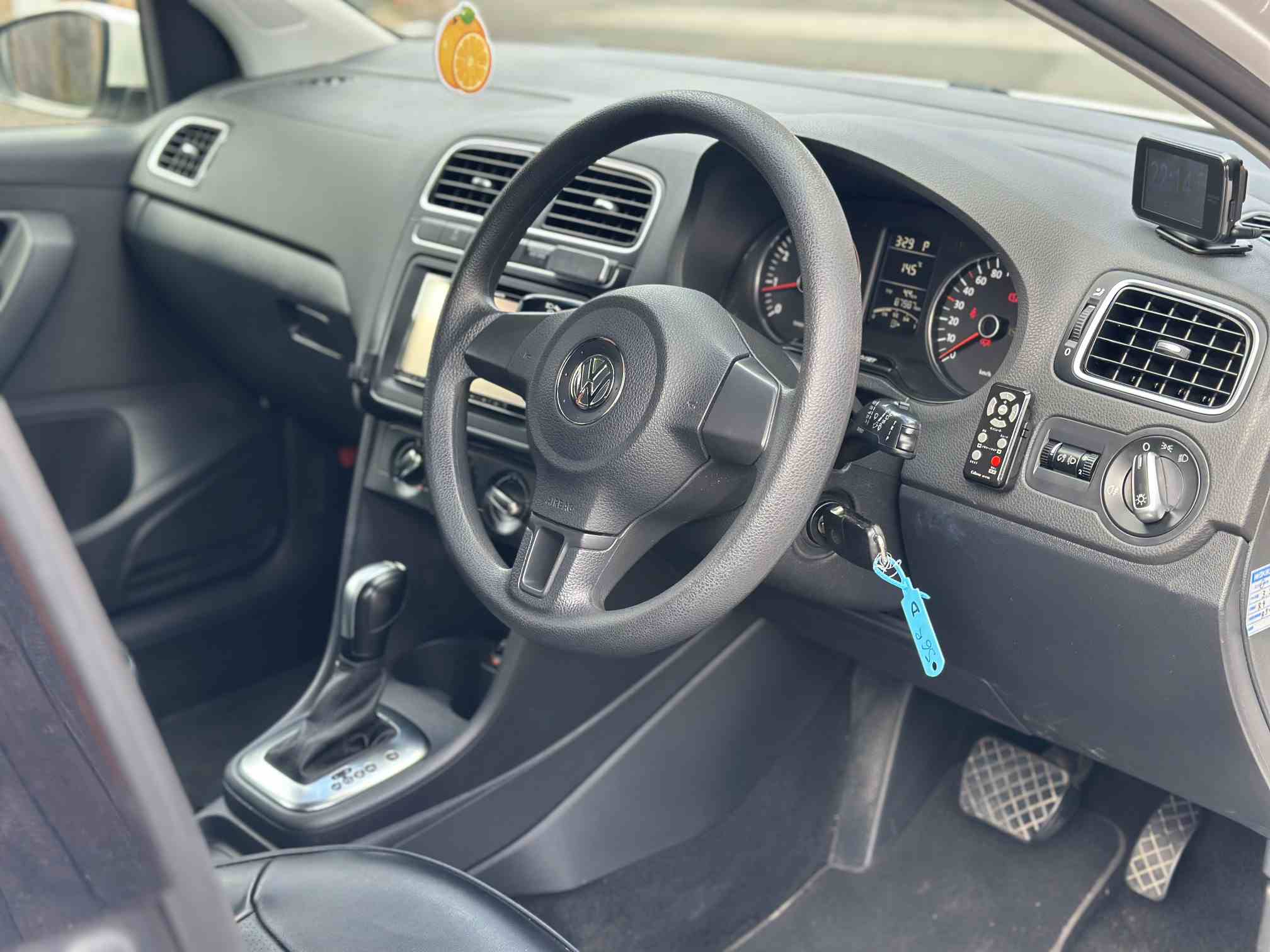 
Volkswagen Polo 2011 full									