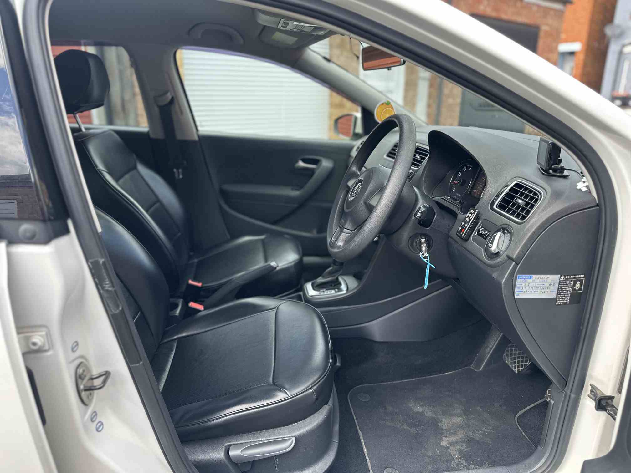 
Volkswagen Polo 2011 full									