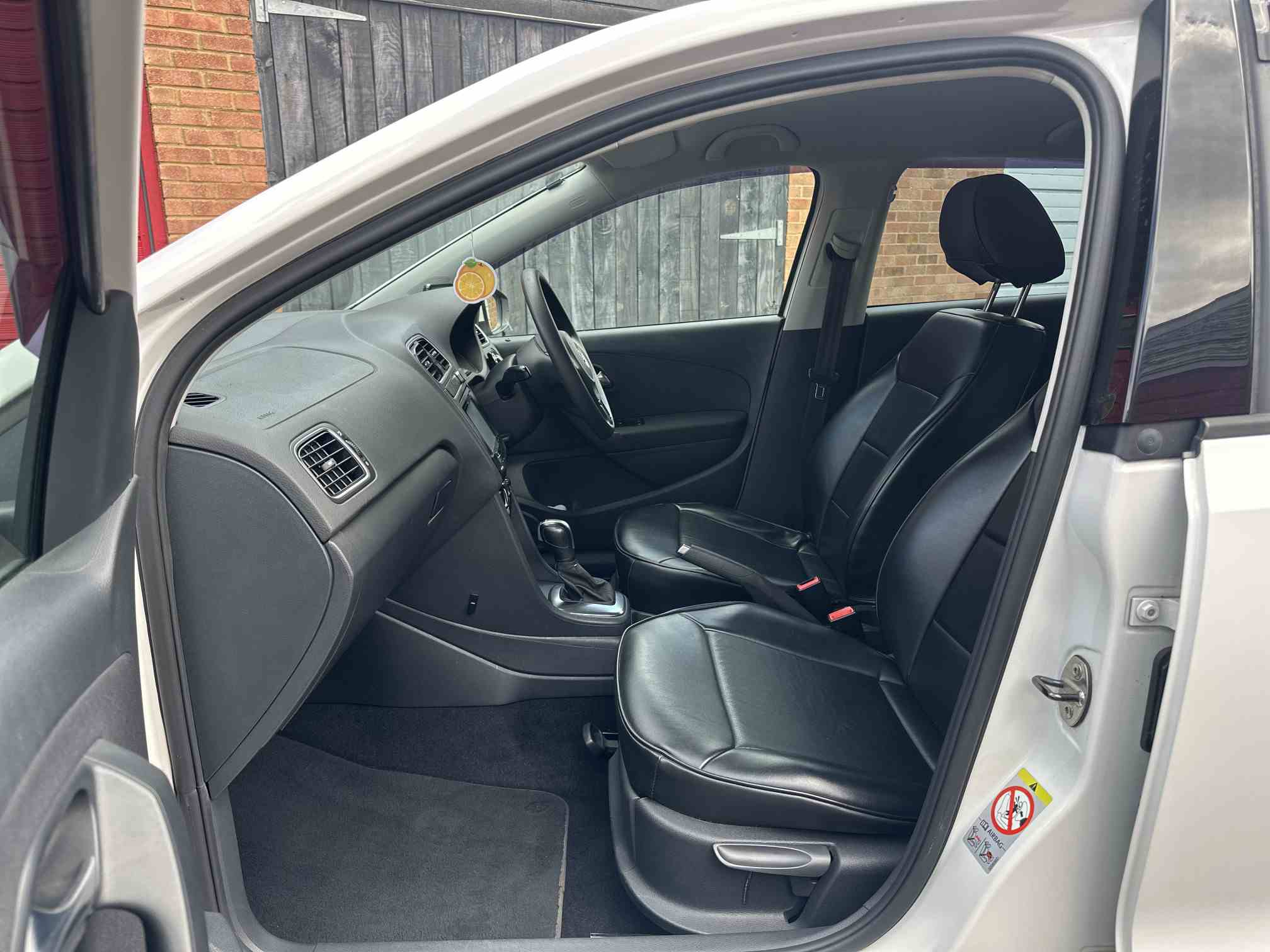 
Volkswagen Polo 2011 full									